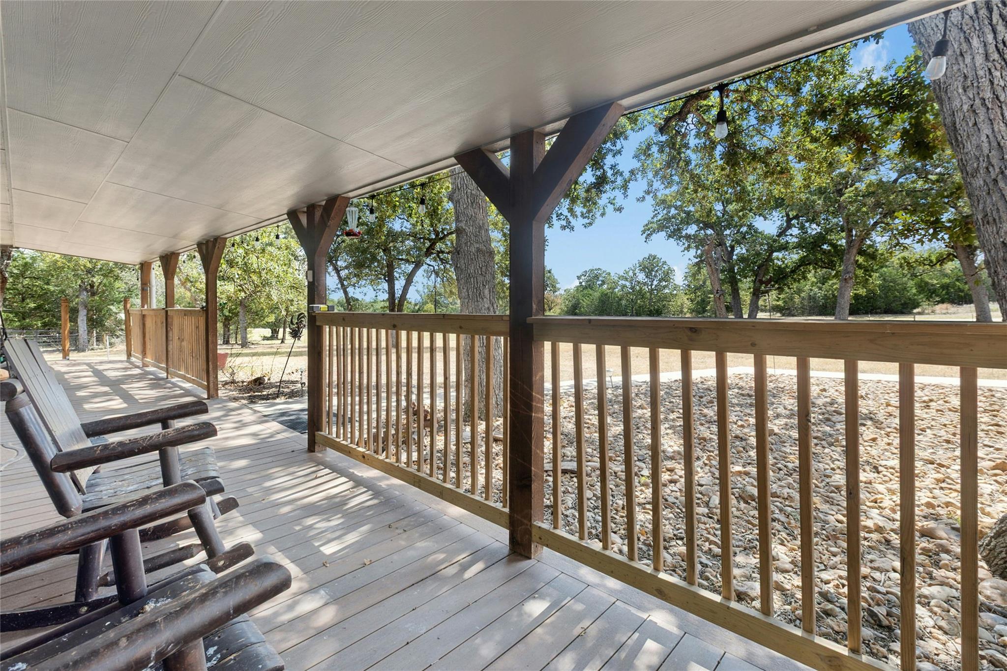 1498 County Road 313, Lexington, TX 78947