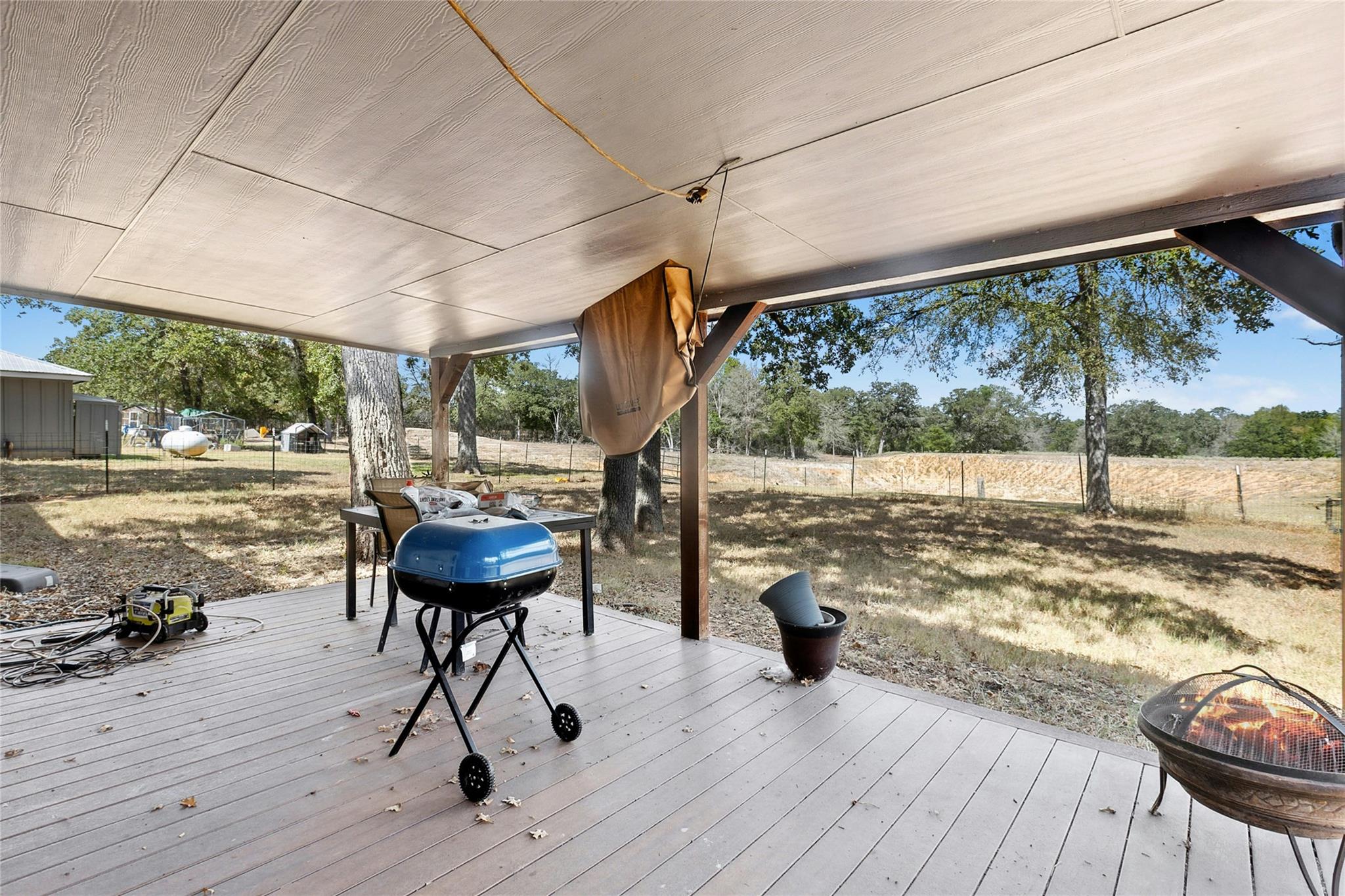 1498 County Road 313, Lexington, TX 78947