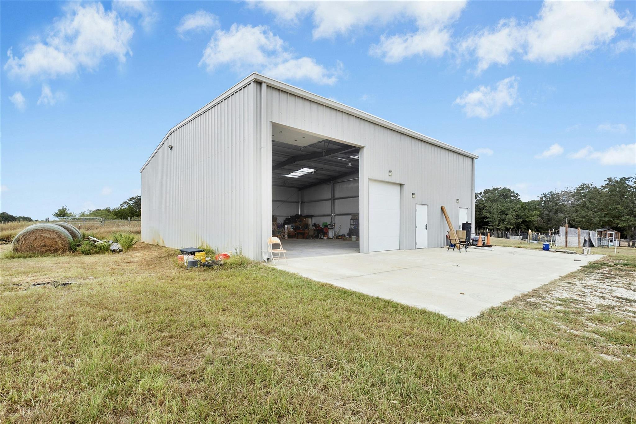 1498 County Road 313, Lexington, TX 78947