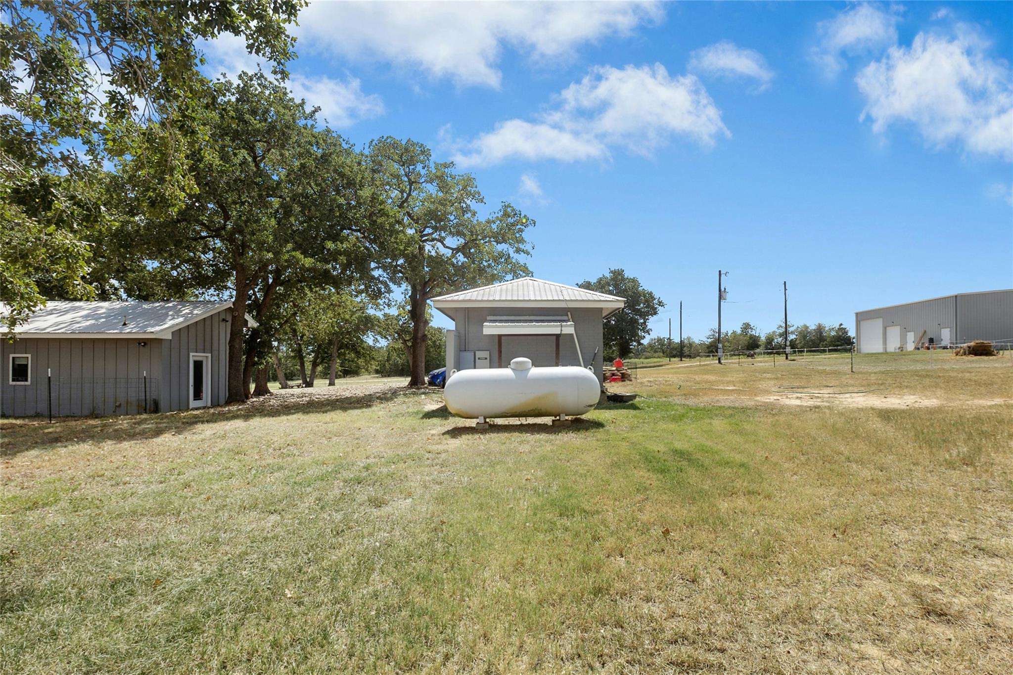 1498 County Road 313, Lexington, TX 78947
