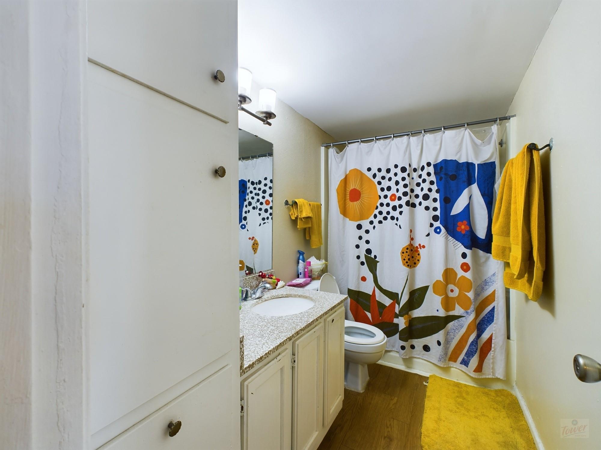 1000 W 26th St # 118, Austin, TX 78705