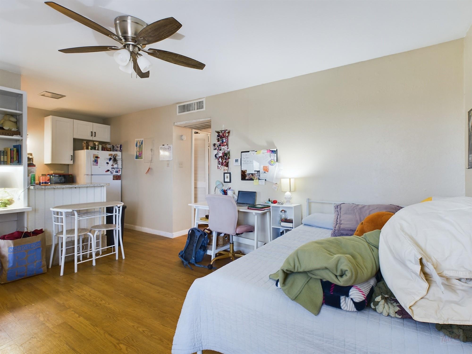 1000 W 26th St # 118, Austin, TX 78705