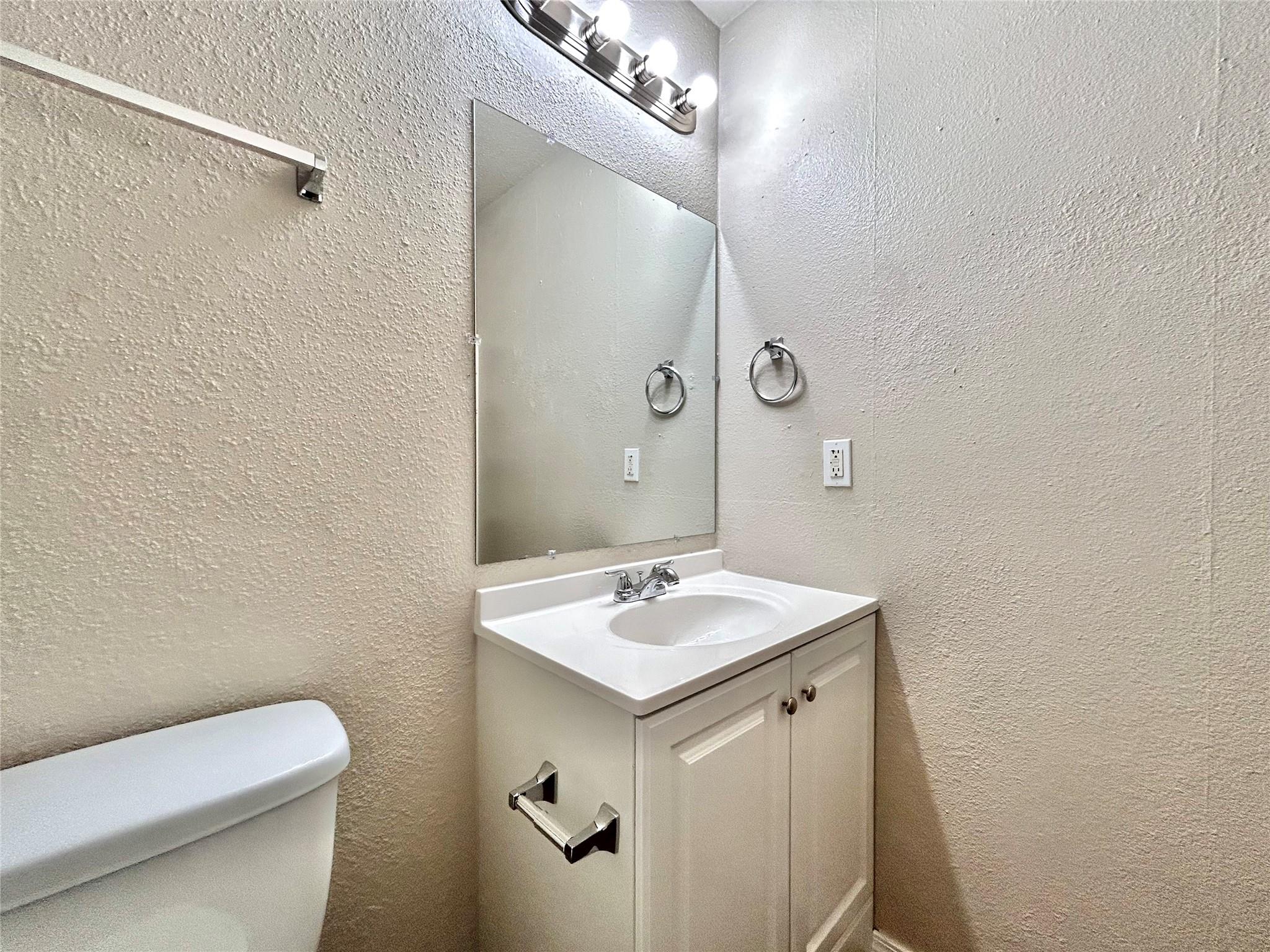 7111 Hwy 290 East # D, Austin, TX 78749