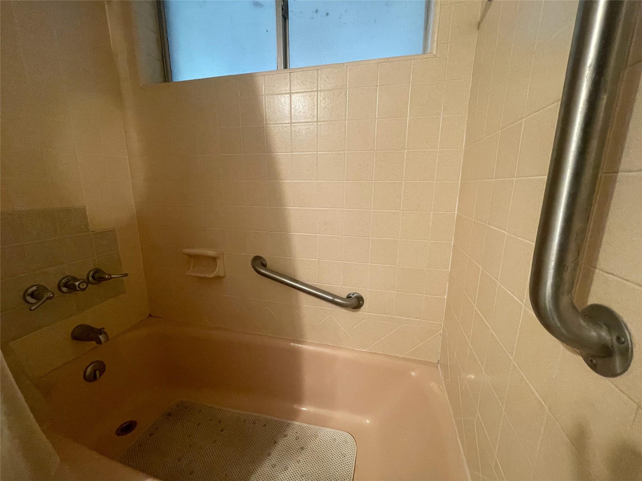 1304 W Avenue B, Lampasas, TX 76550