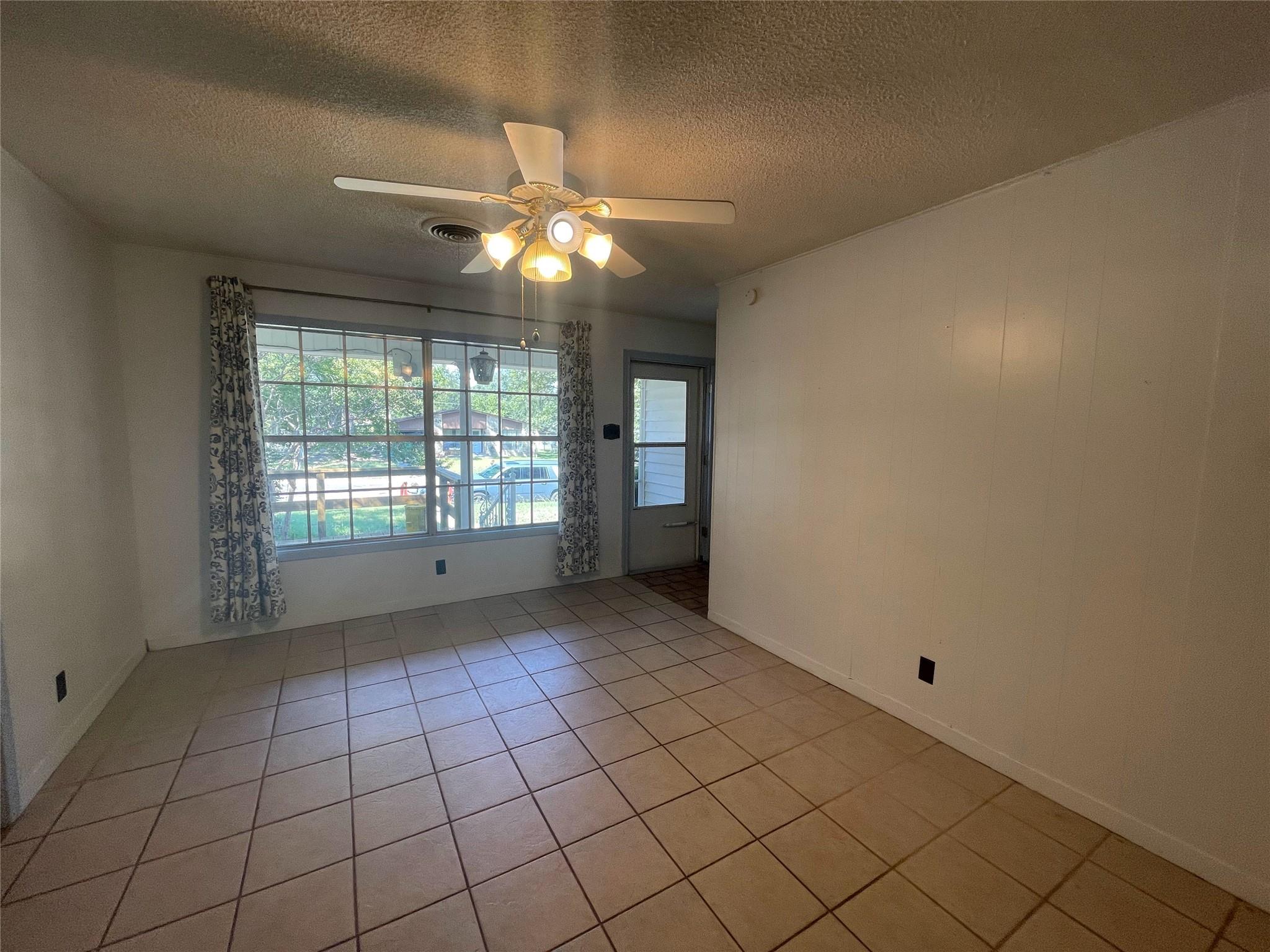 1304 W Avenue B, Lampasas, TX 76550