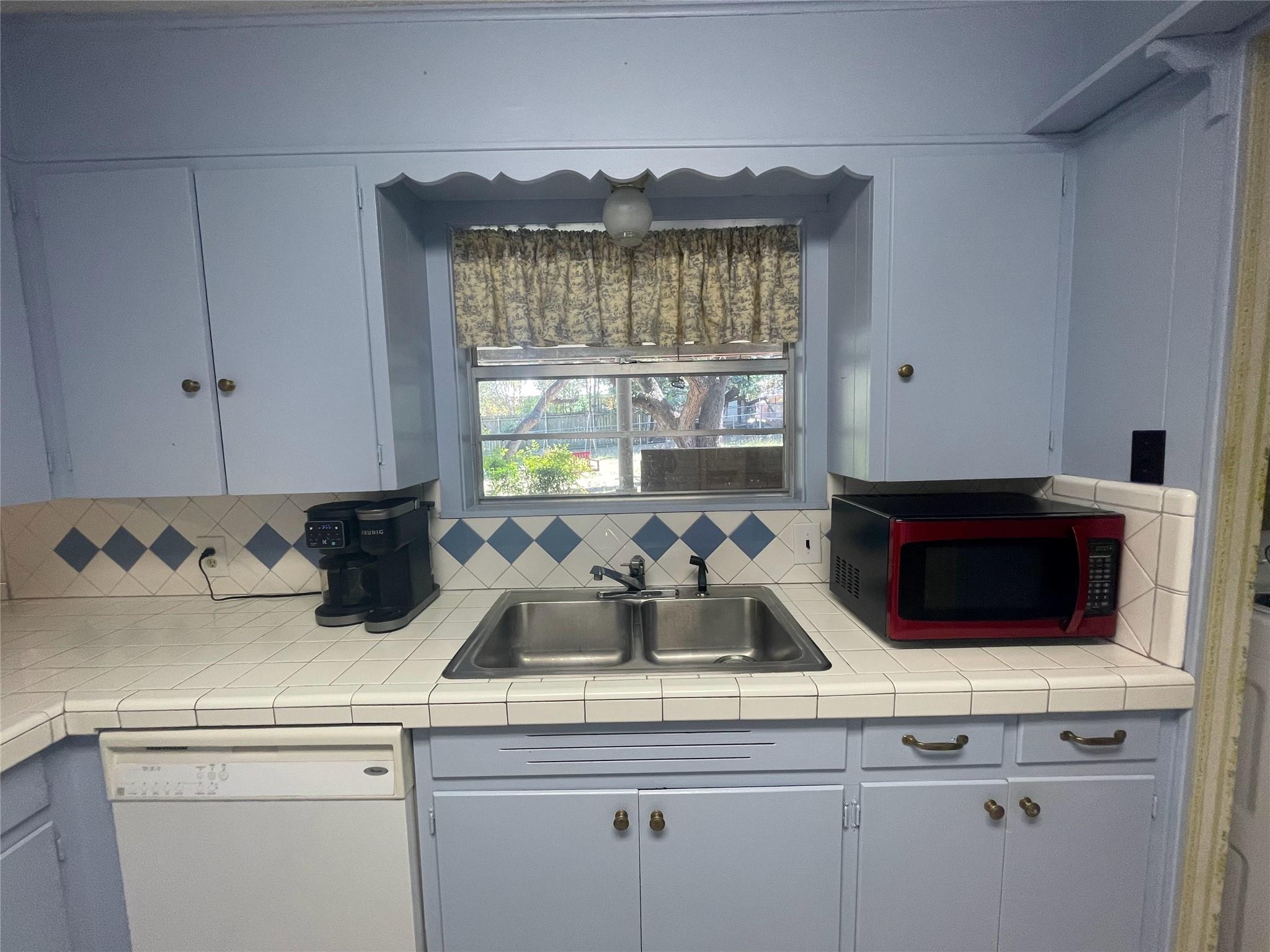 1304 W Avenue B, Lampasas, TX 76550