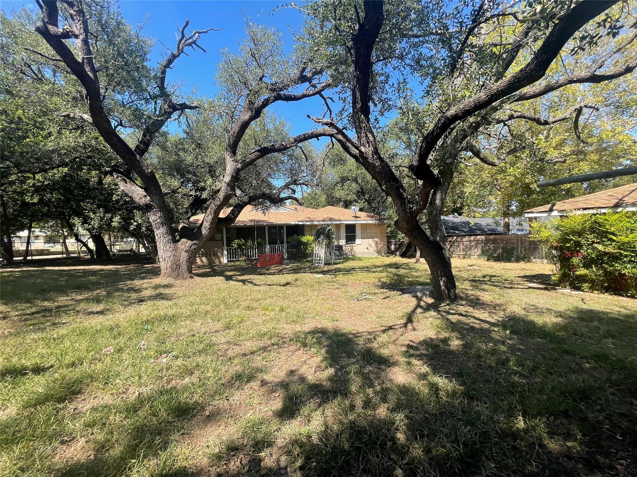1304 W Avenue B, Lampasas, TX 76550