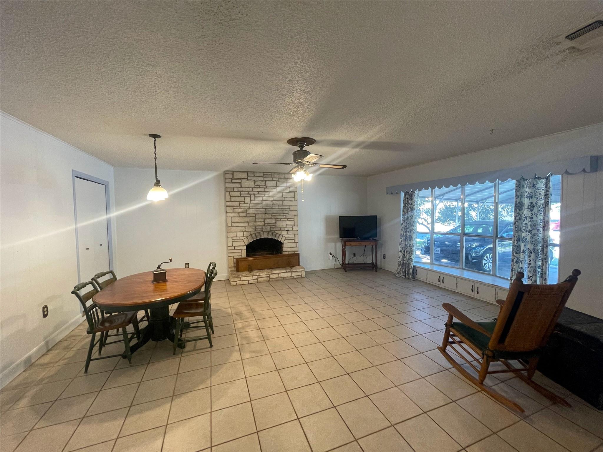 1304 W Avenue B, Lampasas, TX 76550