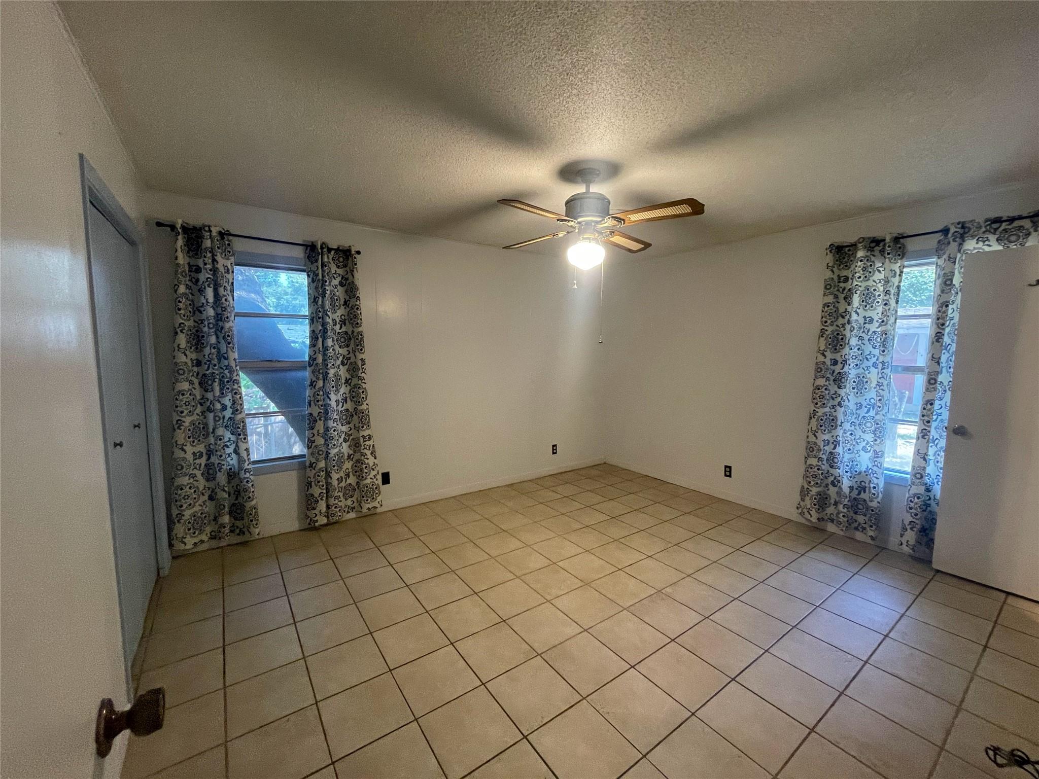 1304 W Avenue B, Lampasas, TX 76550