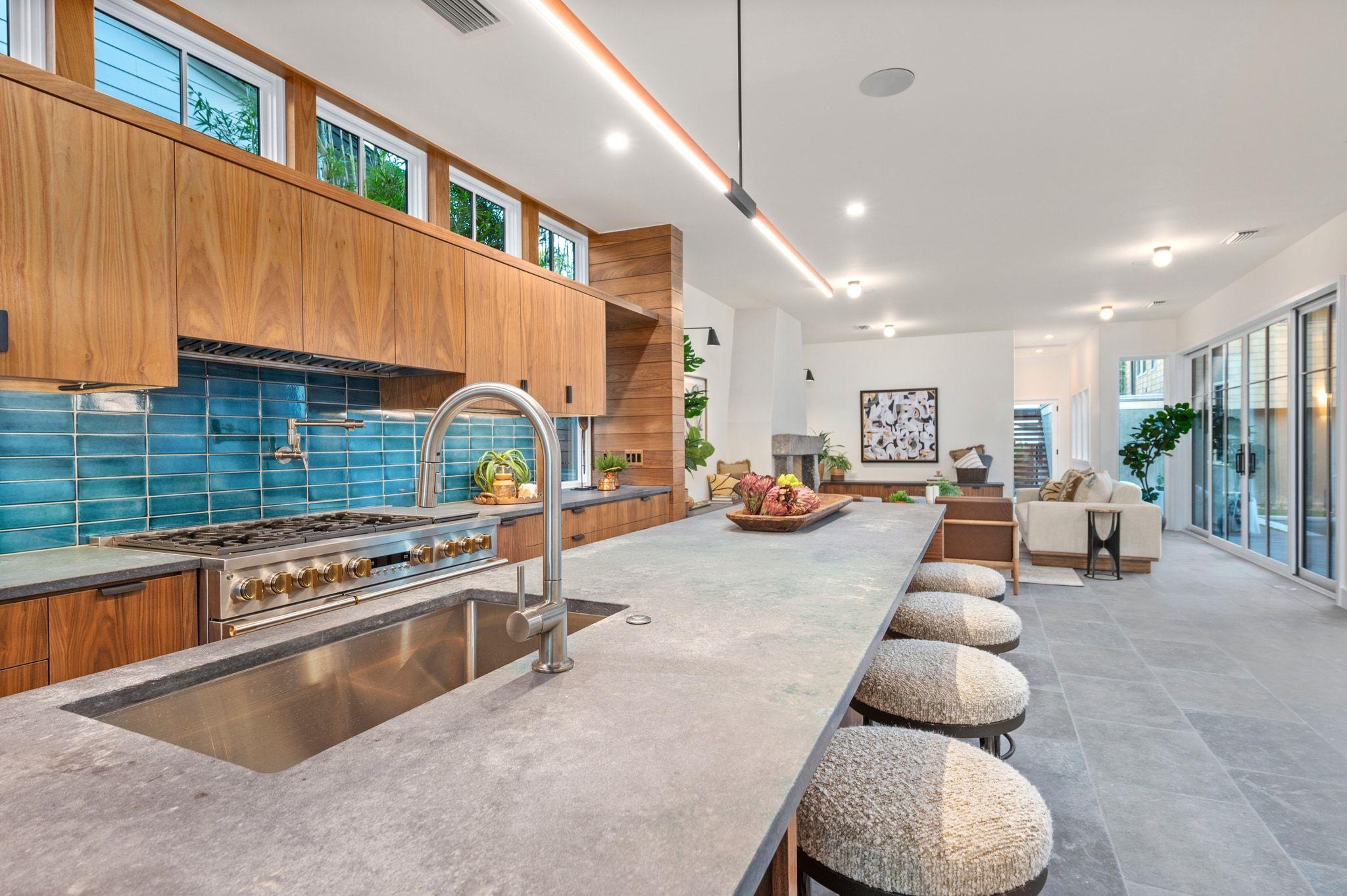 706 W Johanna St, Austin, TX 78704