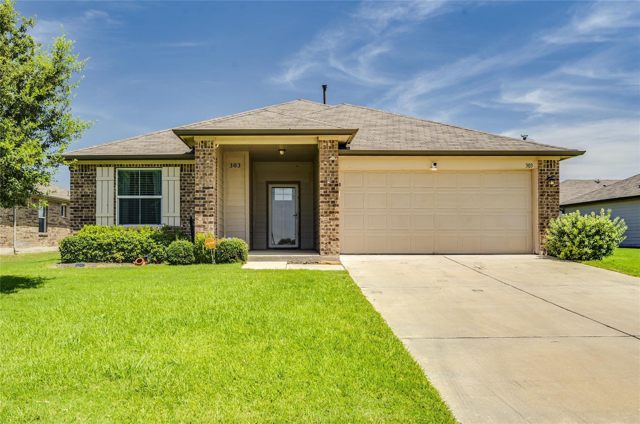 303 Marimoor Dr, Hutto, TX 78634