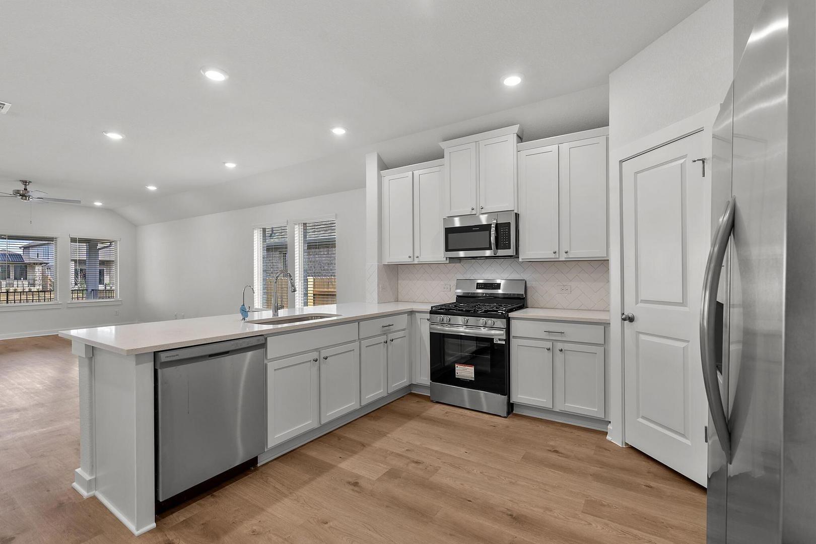 517 Bloomington Loop, Hutto, TX 78634