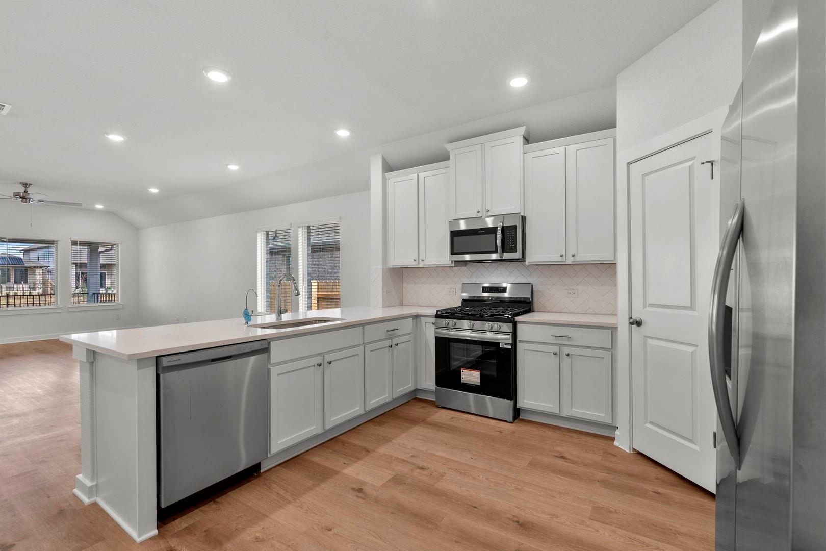 517 Bloomington Loop, Hutto, TX 78634