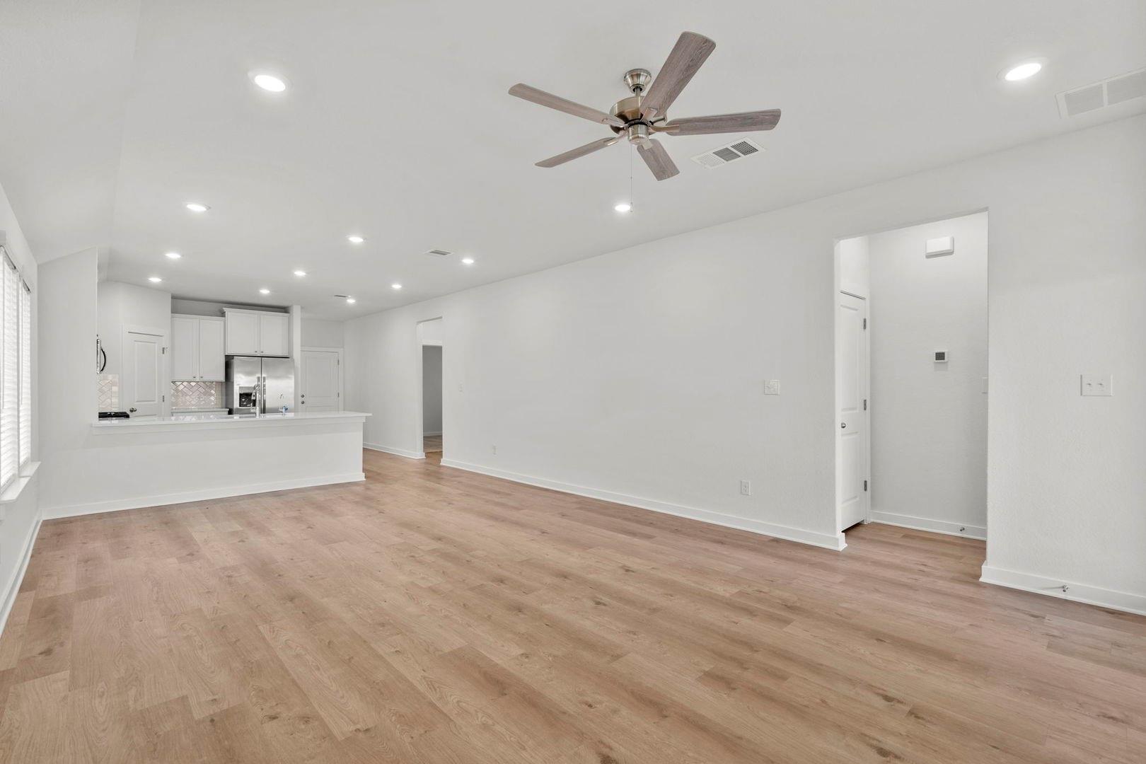 517 Bloomington Loop, Hutto, TX 78634