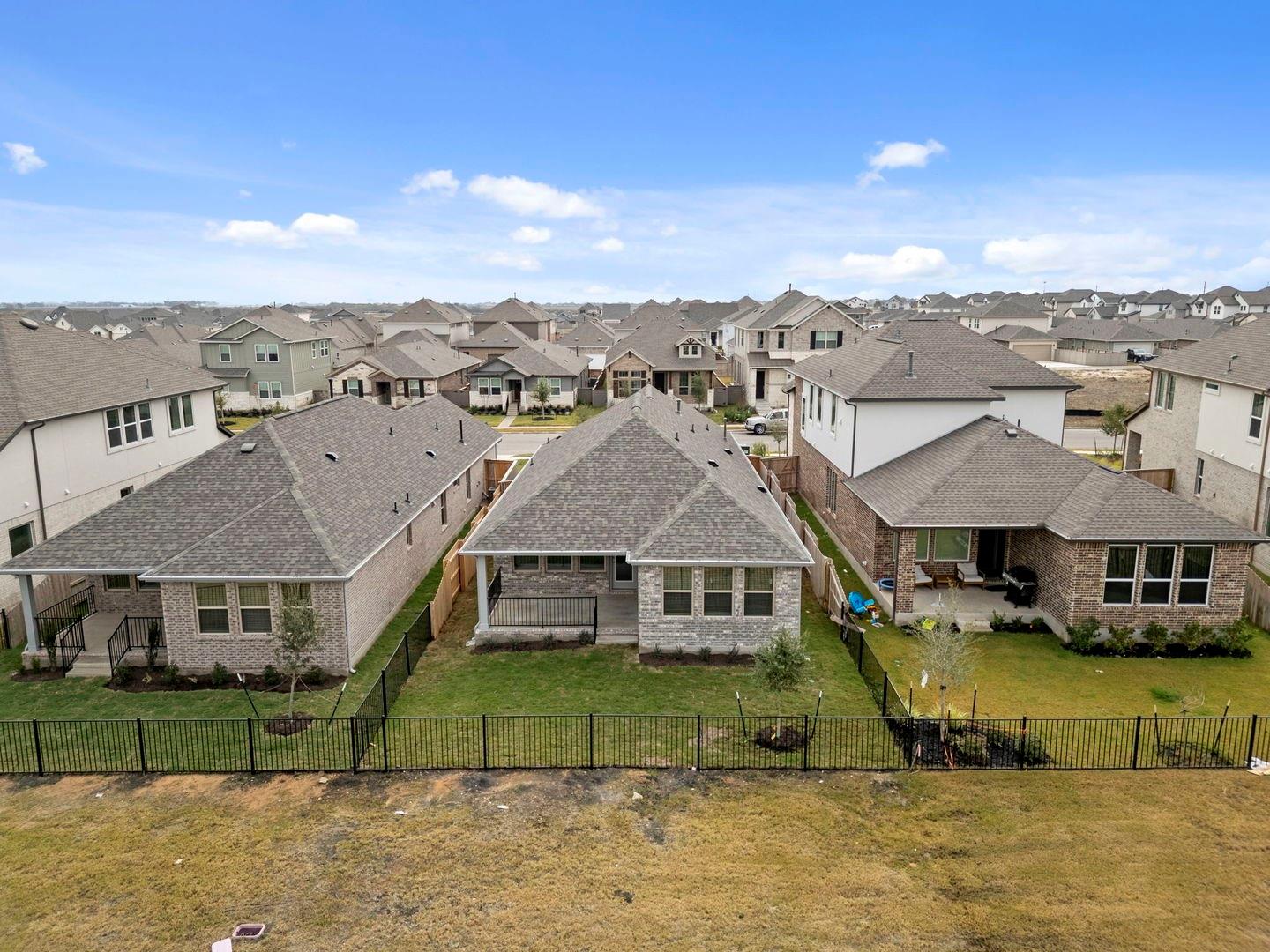 517 Bloomington Loop, Hutto, TX 78634