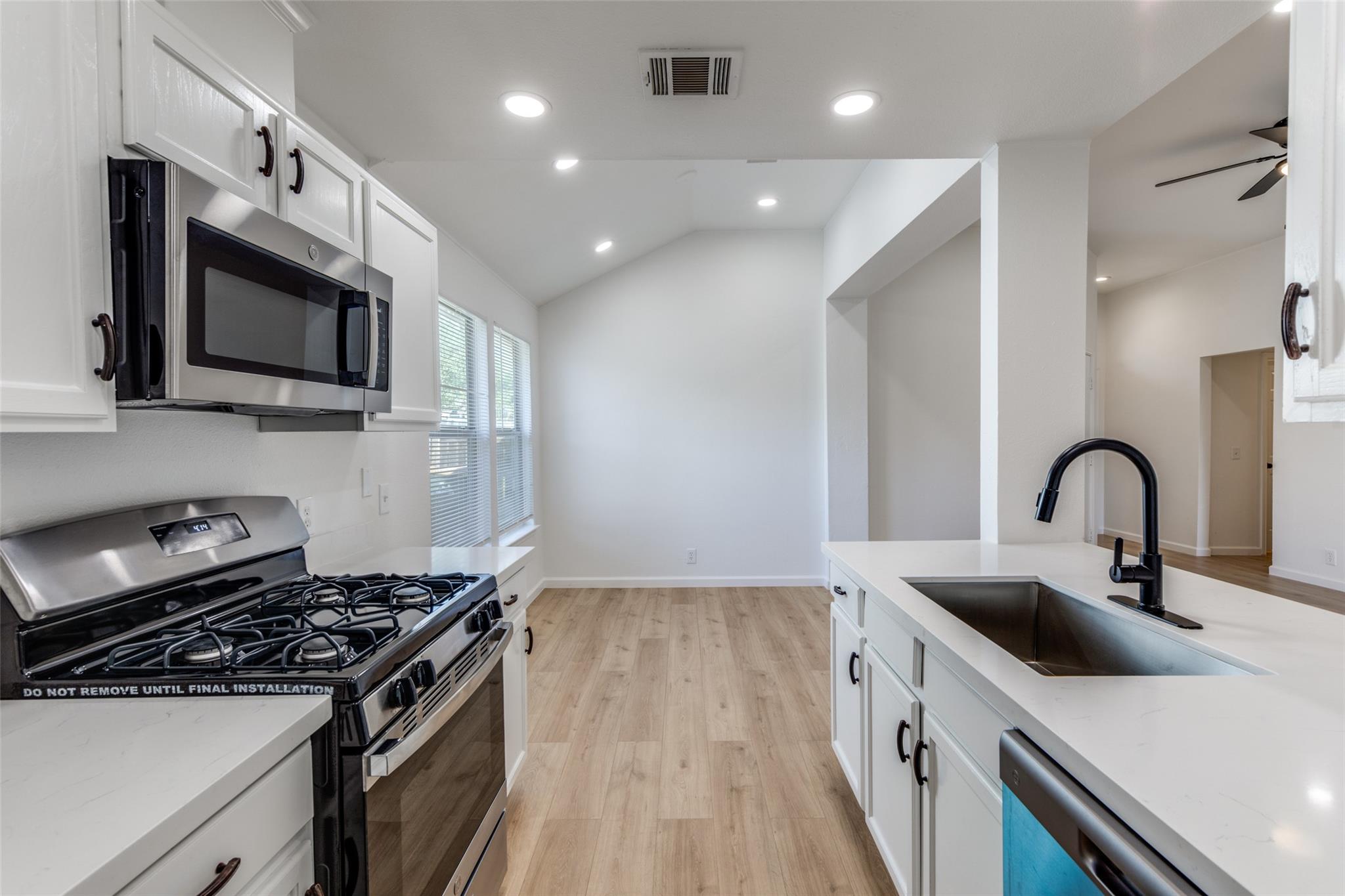 7204 Kellner Cv, Del Valle, TX 78617