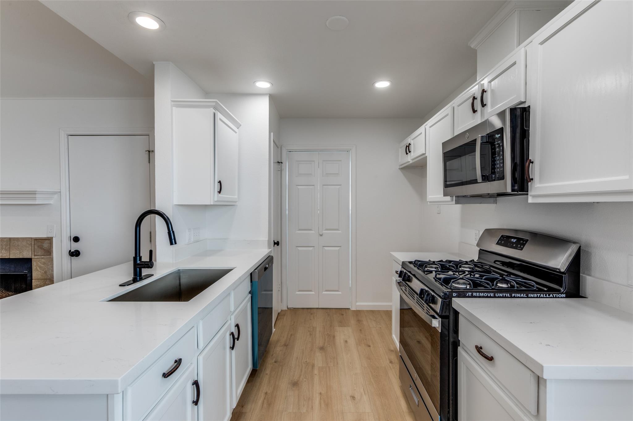 7204 Kellner Cv, Del Valle, TX 78617