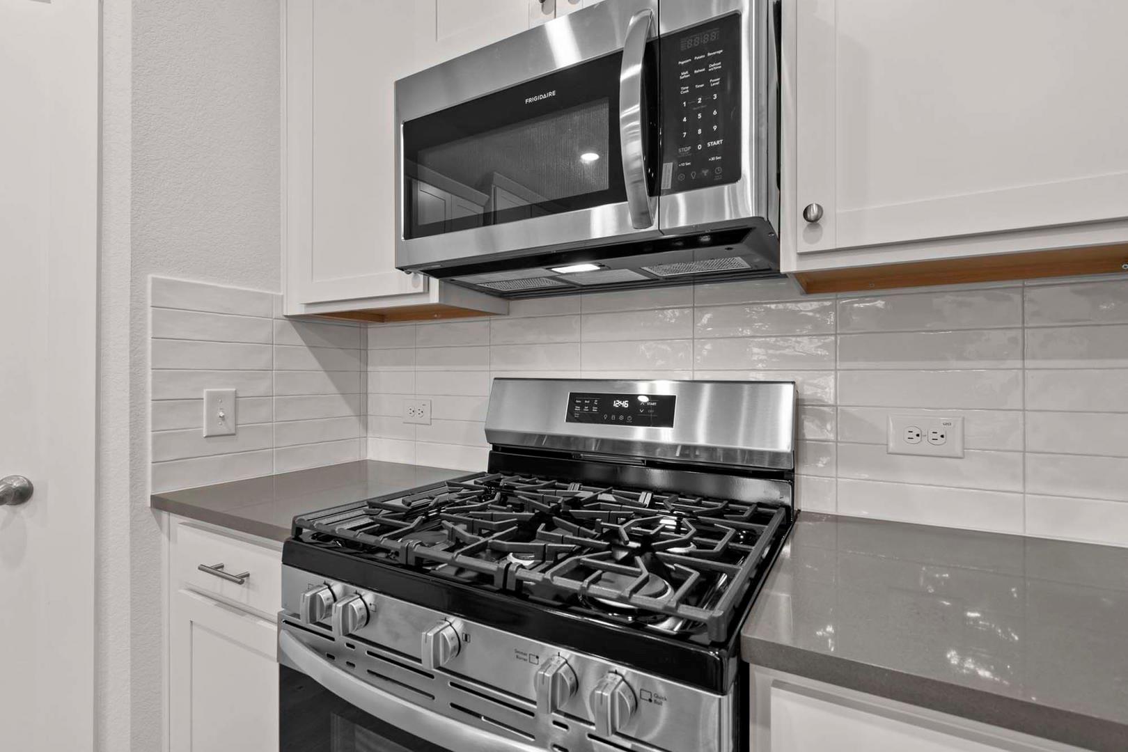 521 Bloomington Loop, Hutto, TX 78634