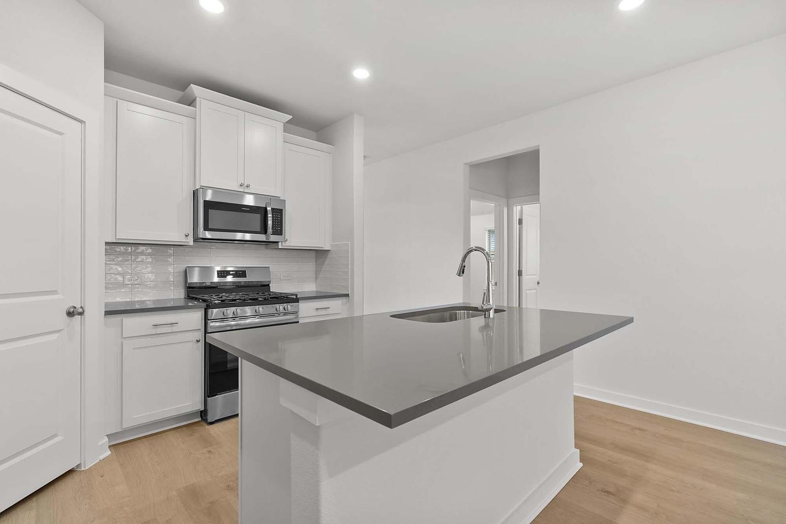 521 Bloomington Loop, Hutto, TX 78634