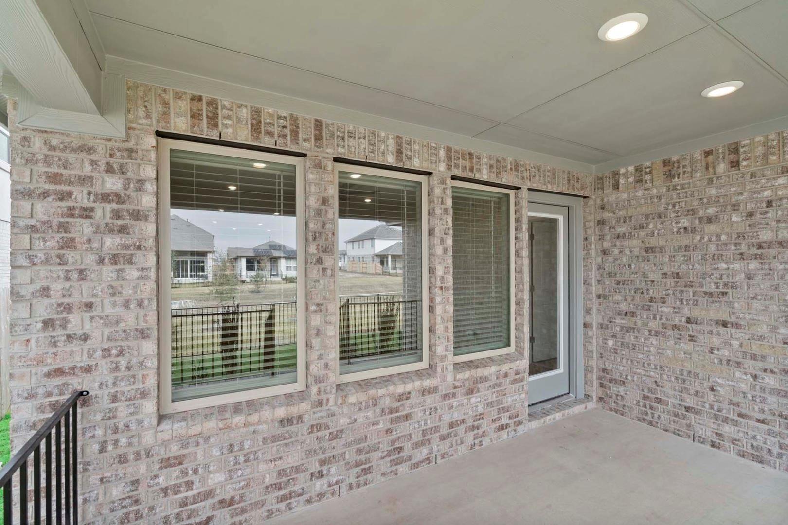 521 Bloomington Loop, Hutto, TX 78634