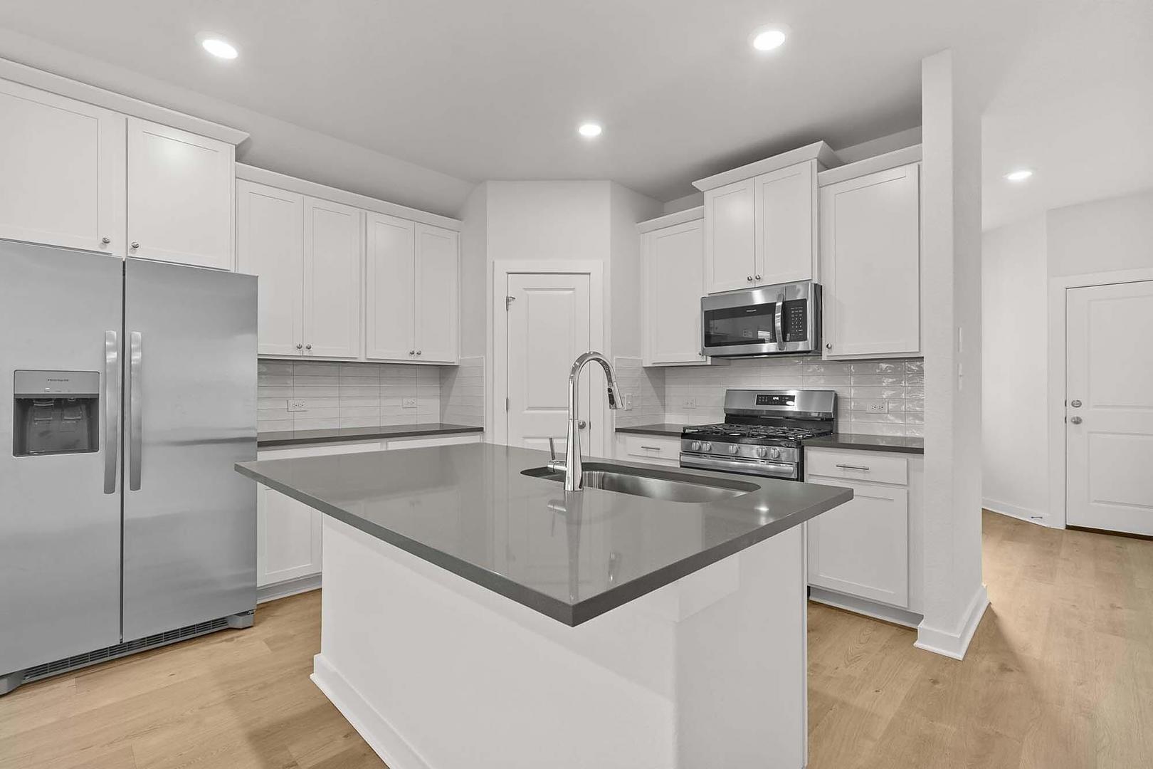 521 Bloomington Loop, Hutto, TX 78634