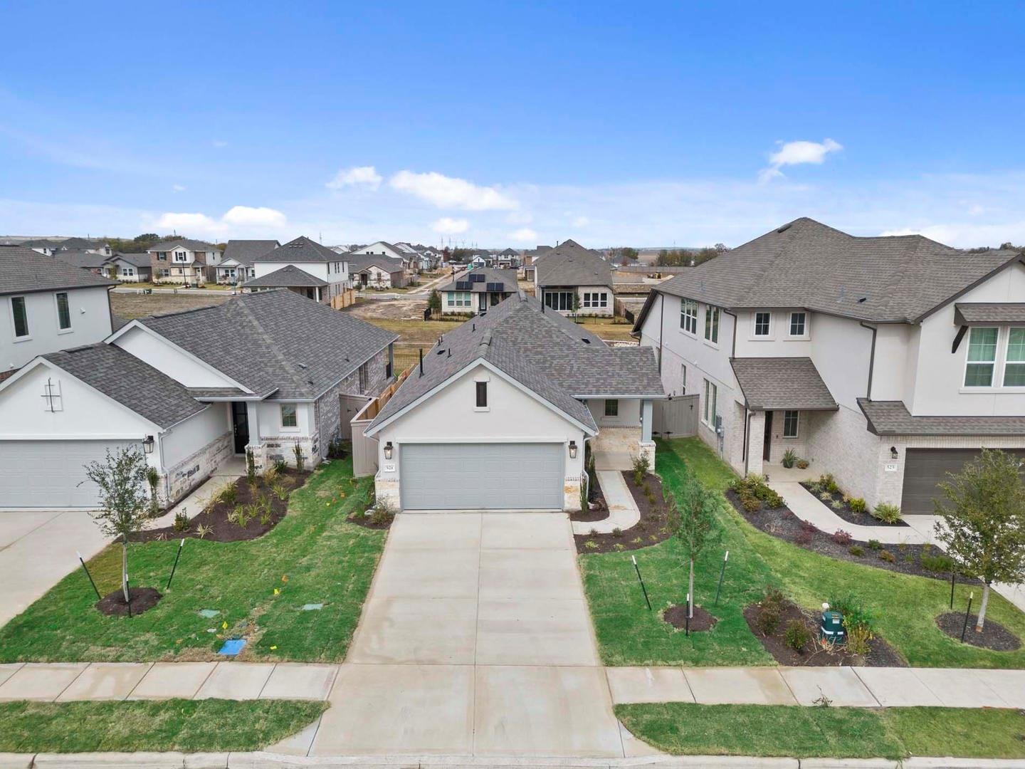 521 Bloomington Loop, Hutto, TX 78634