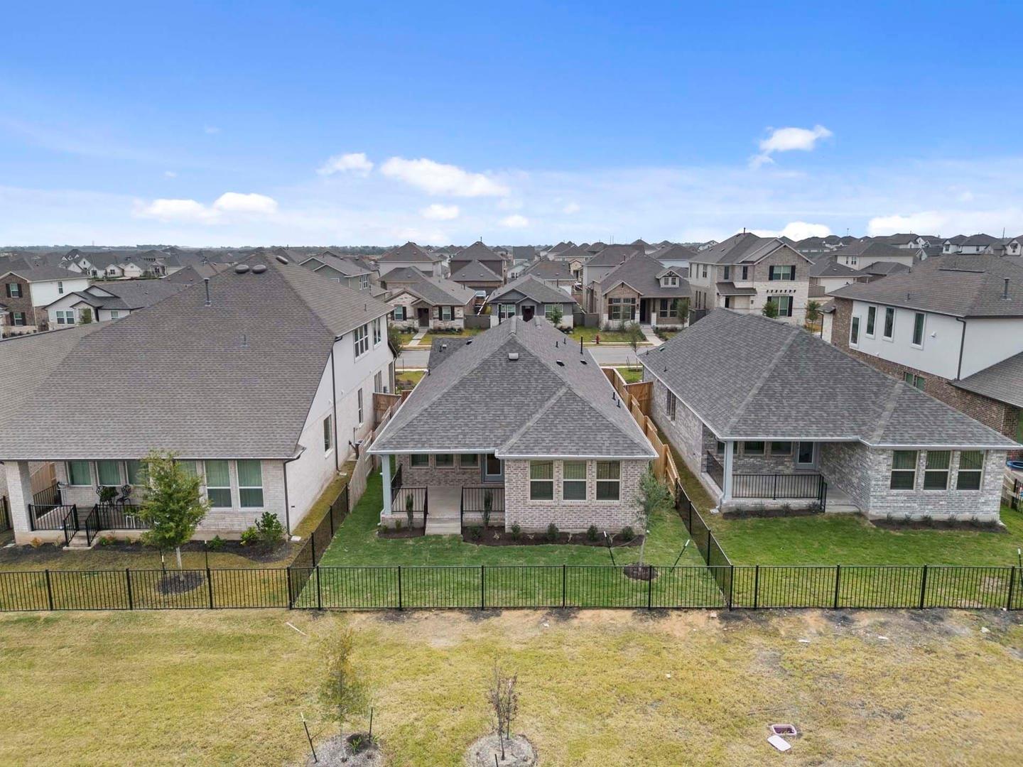 521 Bloomington Loop, Hutto, TX 78634