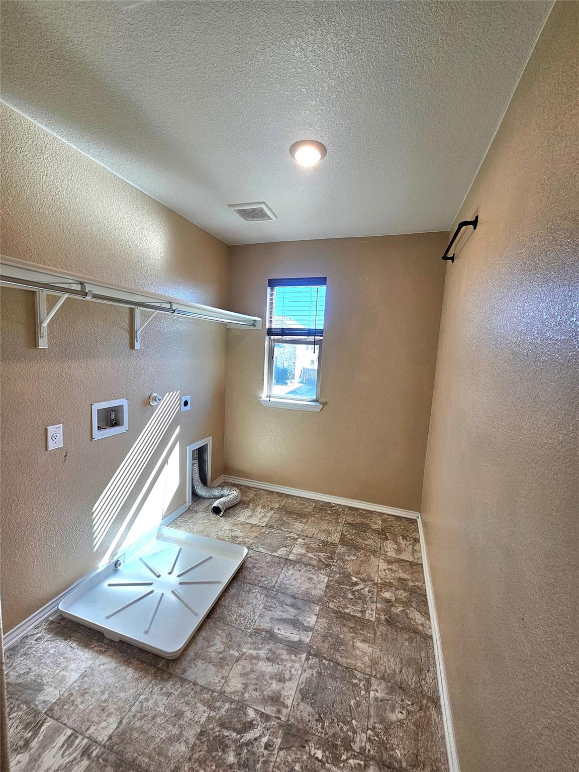 120 Schuylerville Dr, Elgin, TX 78621