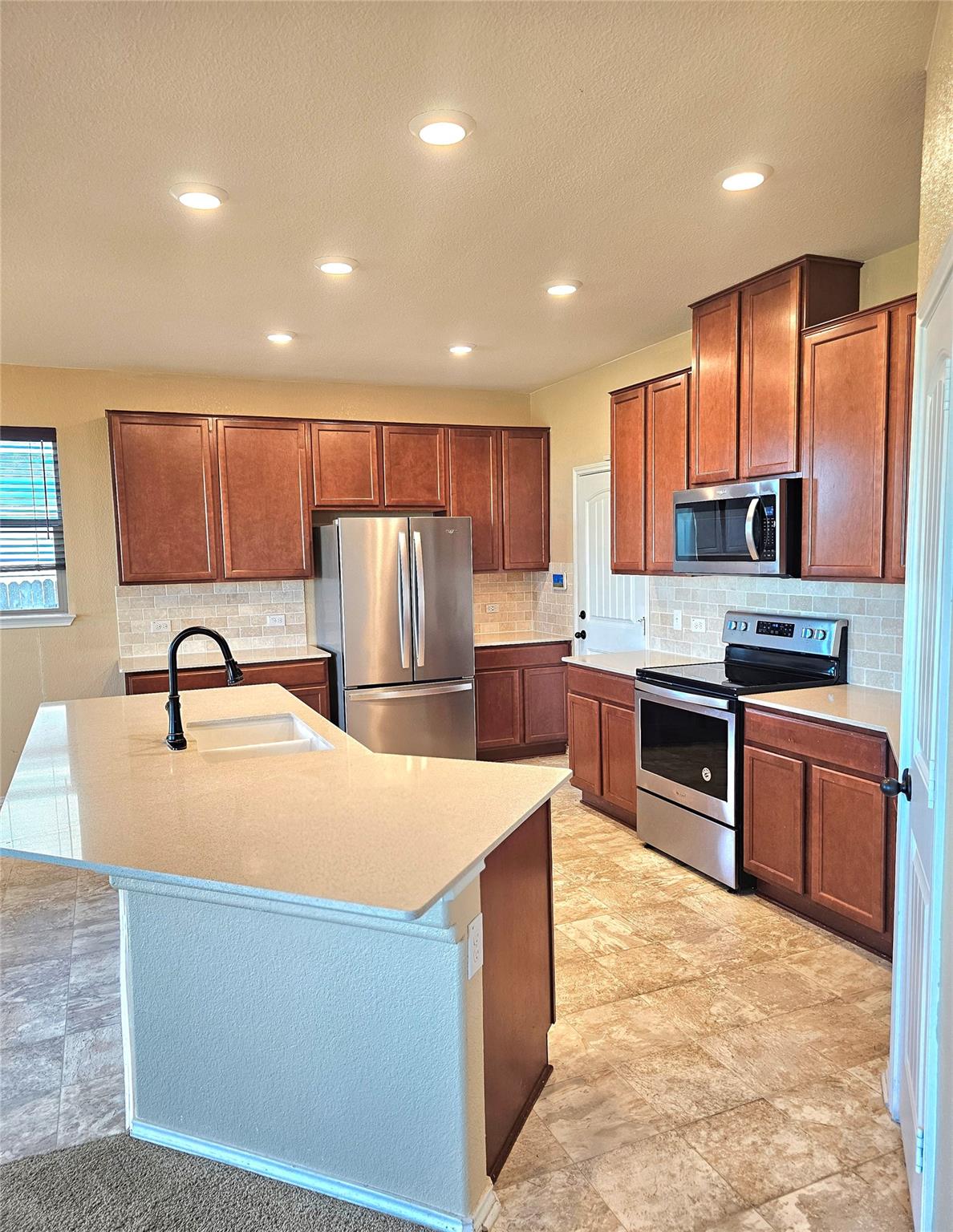 120 Schuylerville Dr, Elgin, TX 78621