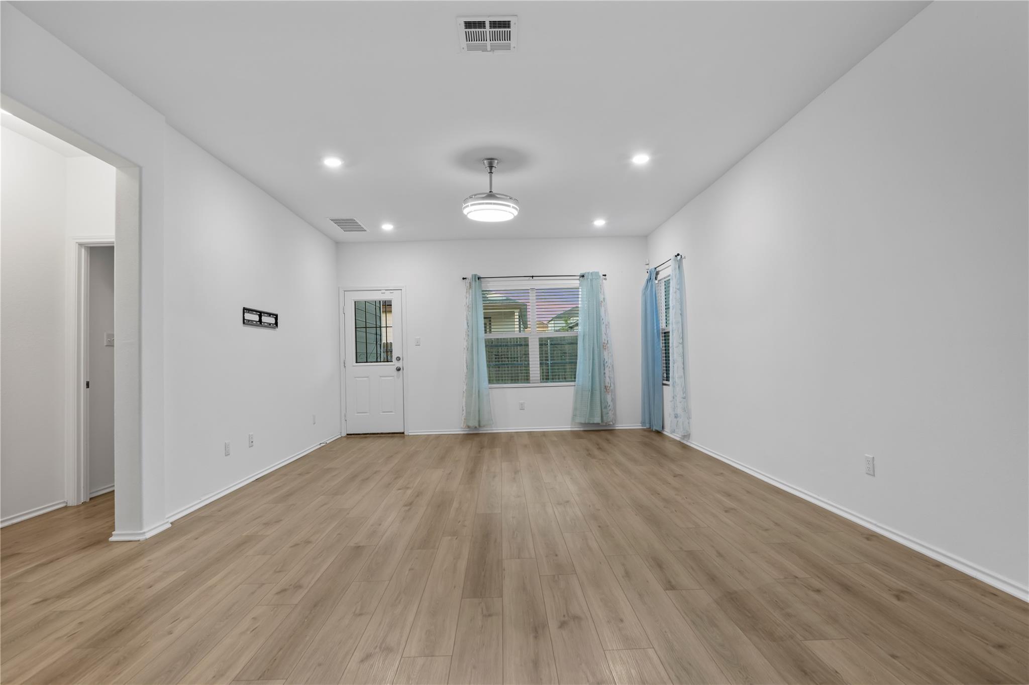 148 Rowdy Yates Way, Jarrell, TX 76537