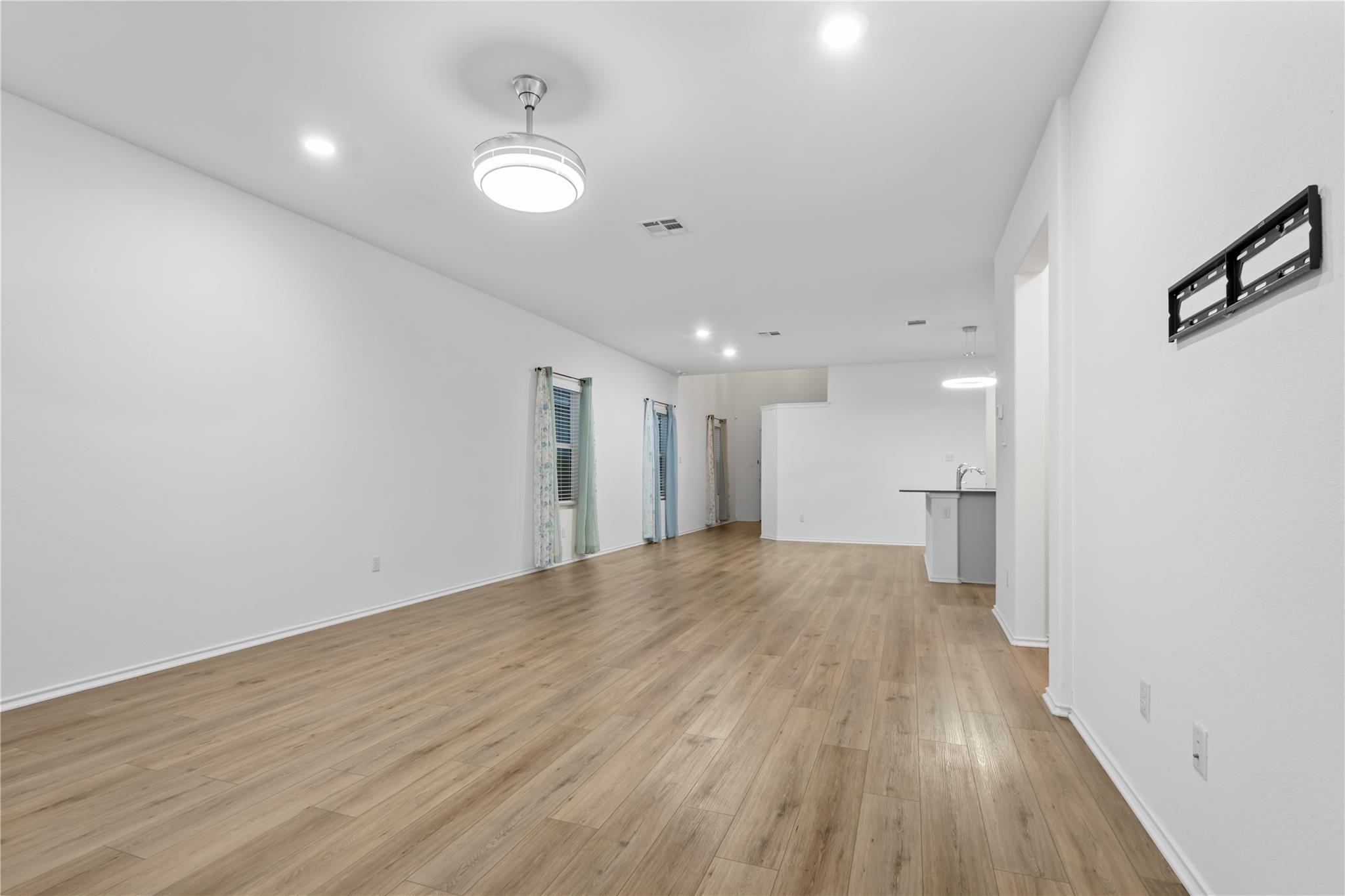 148 Rowdy Yates Way, Jarrell, TX 76537