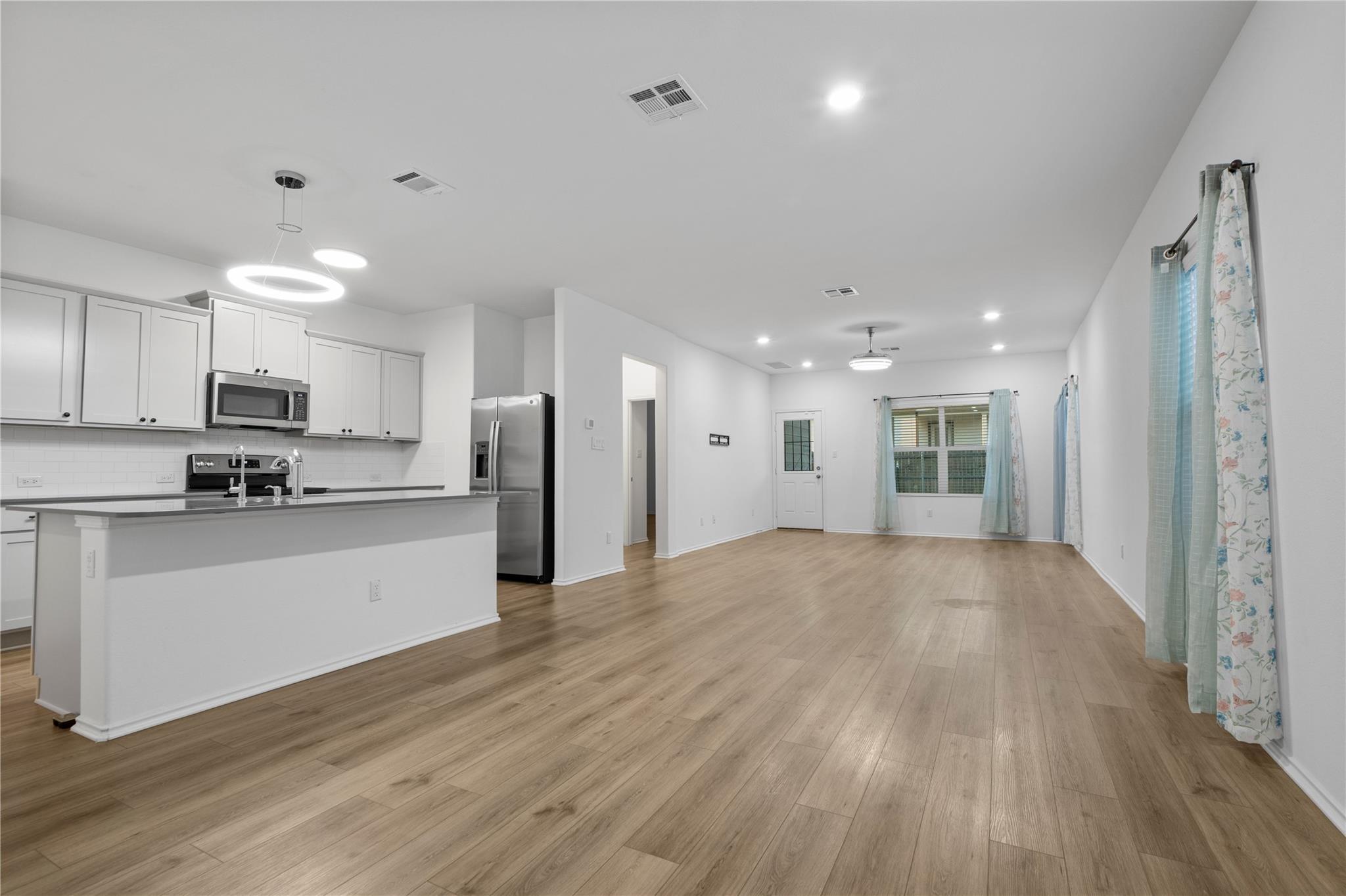 148 Rowdy Yates Way, Jarrell, TX 76537