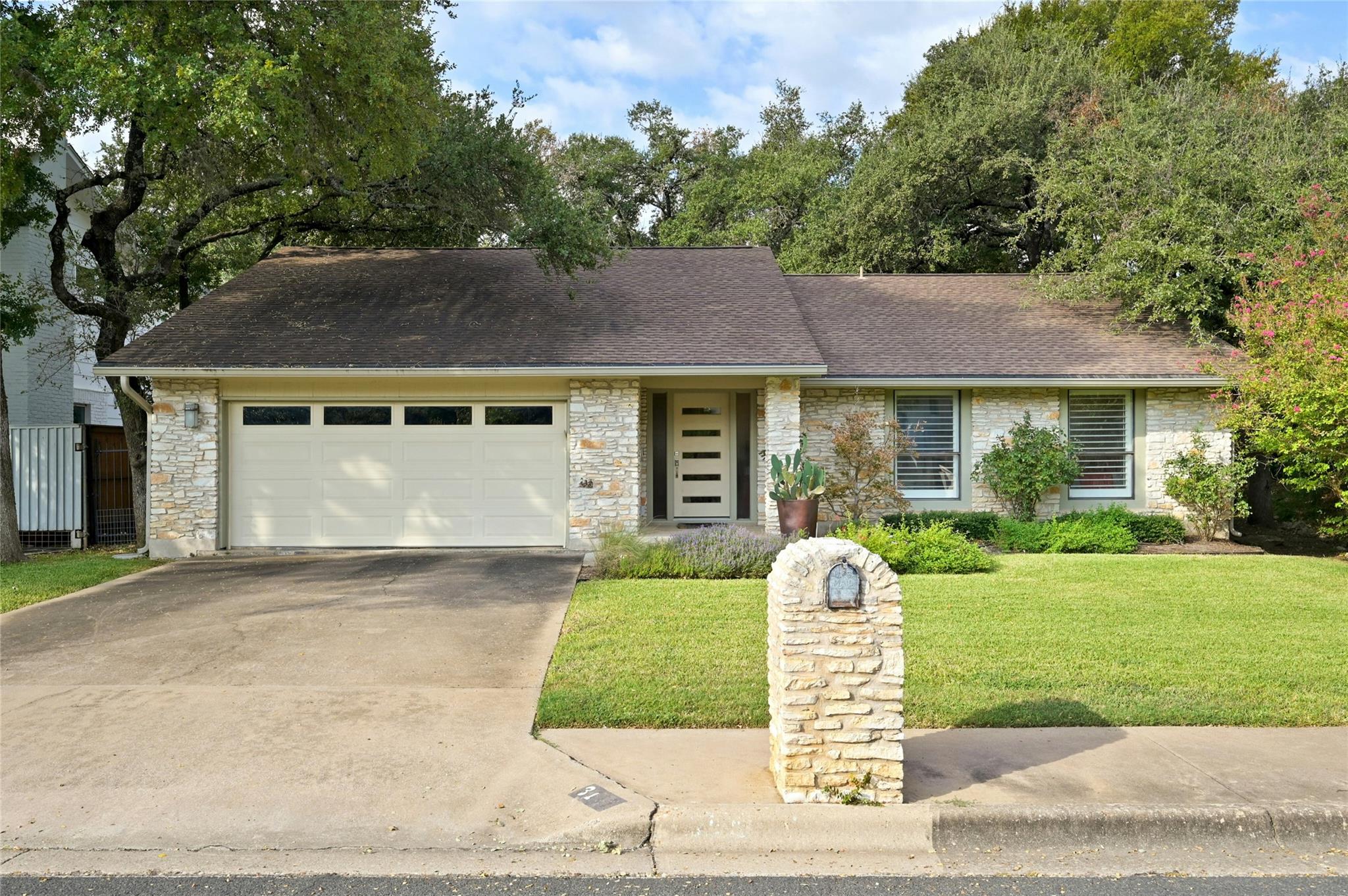 3117 Thousand Oaks Dr, Austin, TX 78746