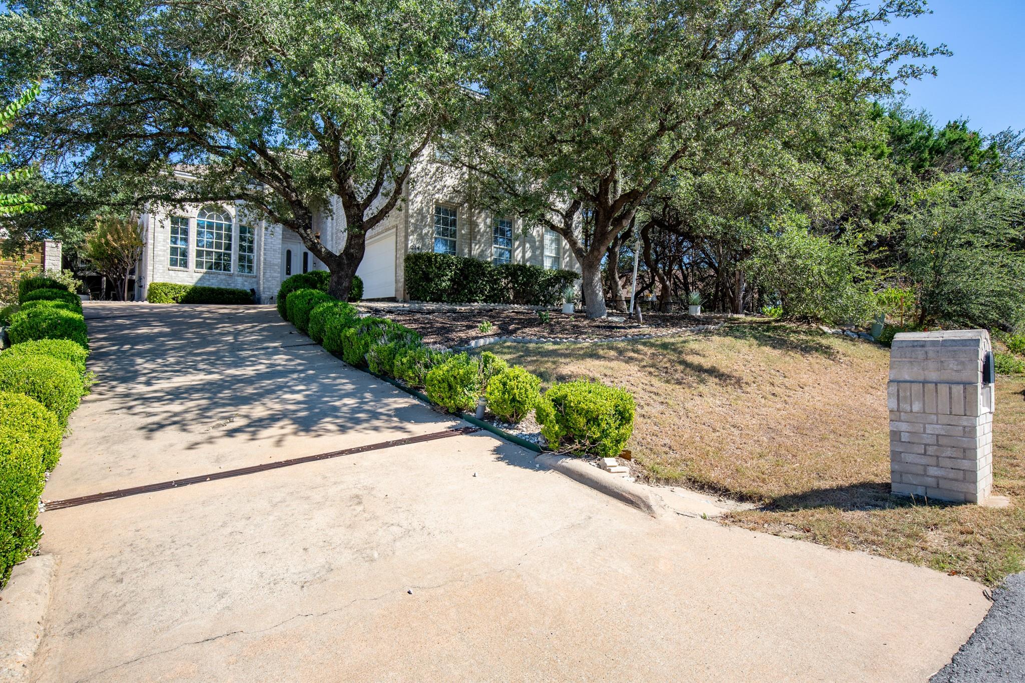 214 Hazeltine Dr, Lakeway, TX 78734