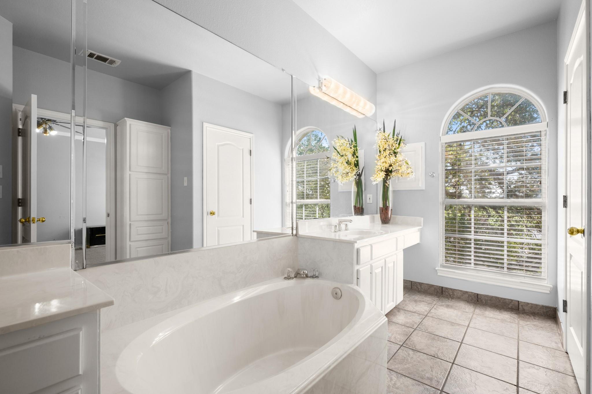 214 Hazeltine Dr, Lakeway, TX 78734