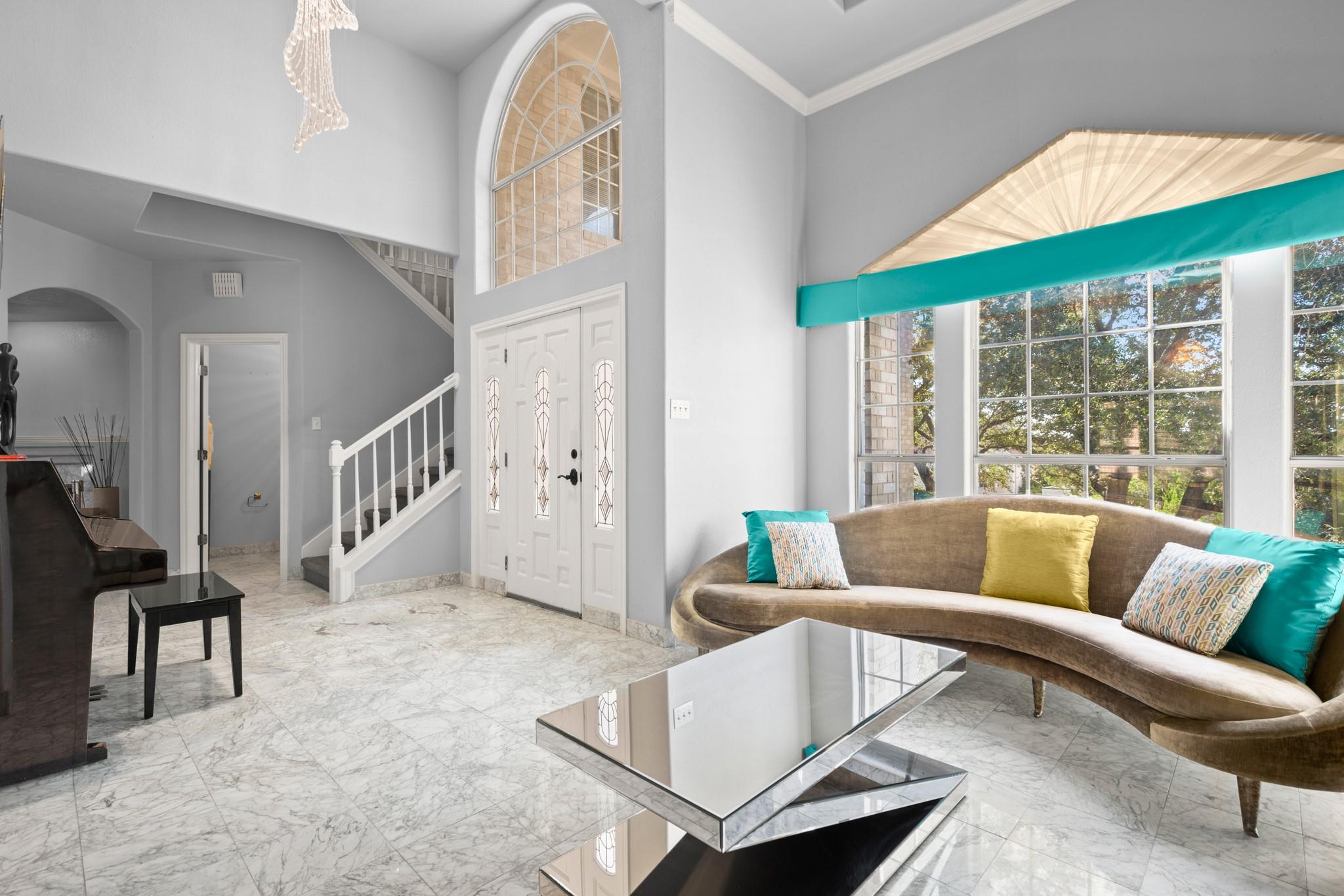 214 Hazeltine Dr, Lakeway, TX 78734