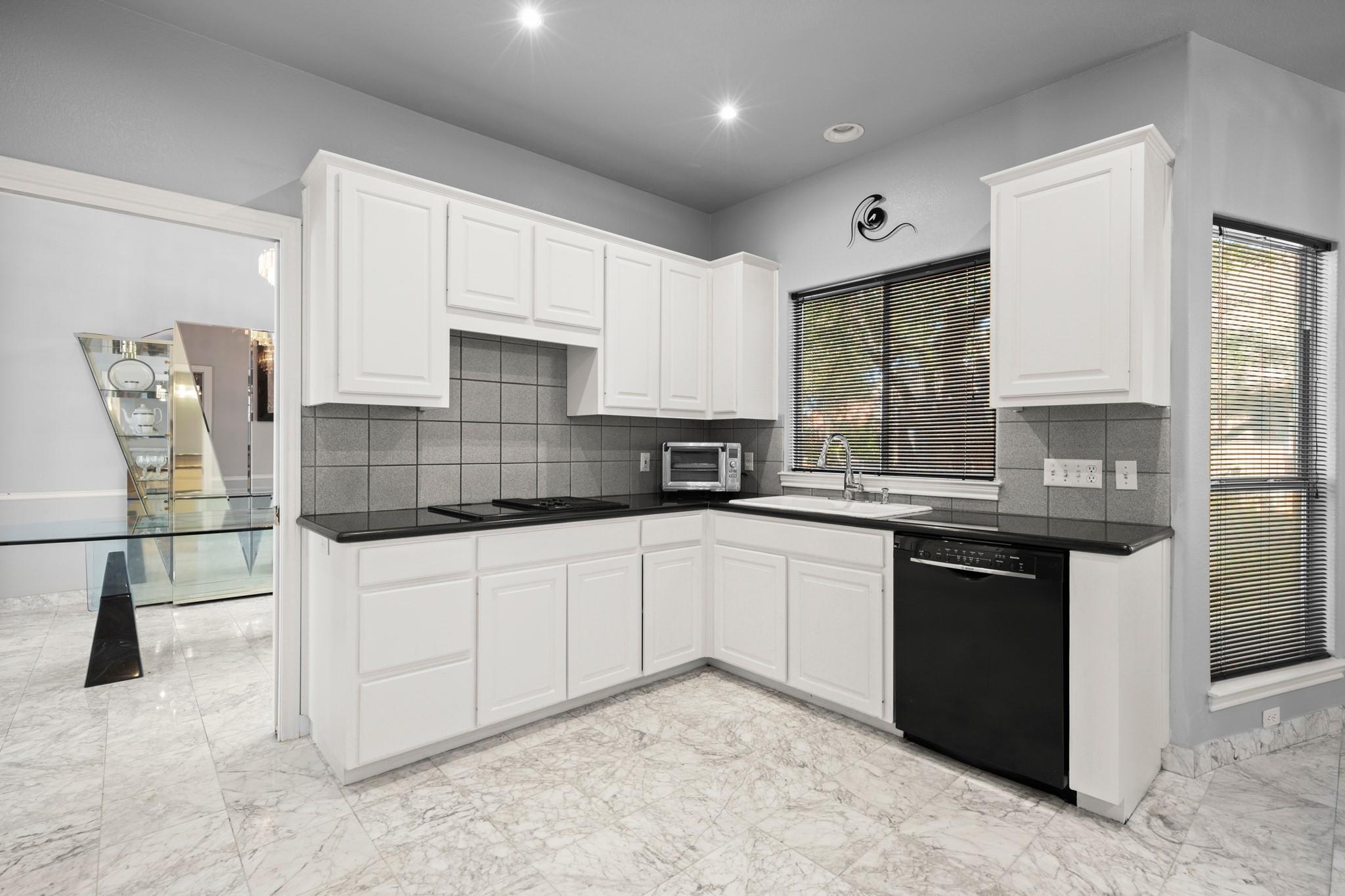 214 Hazeltine Dr, Lakeway, TX 78734