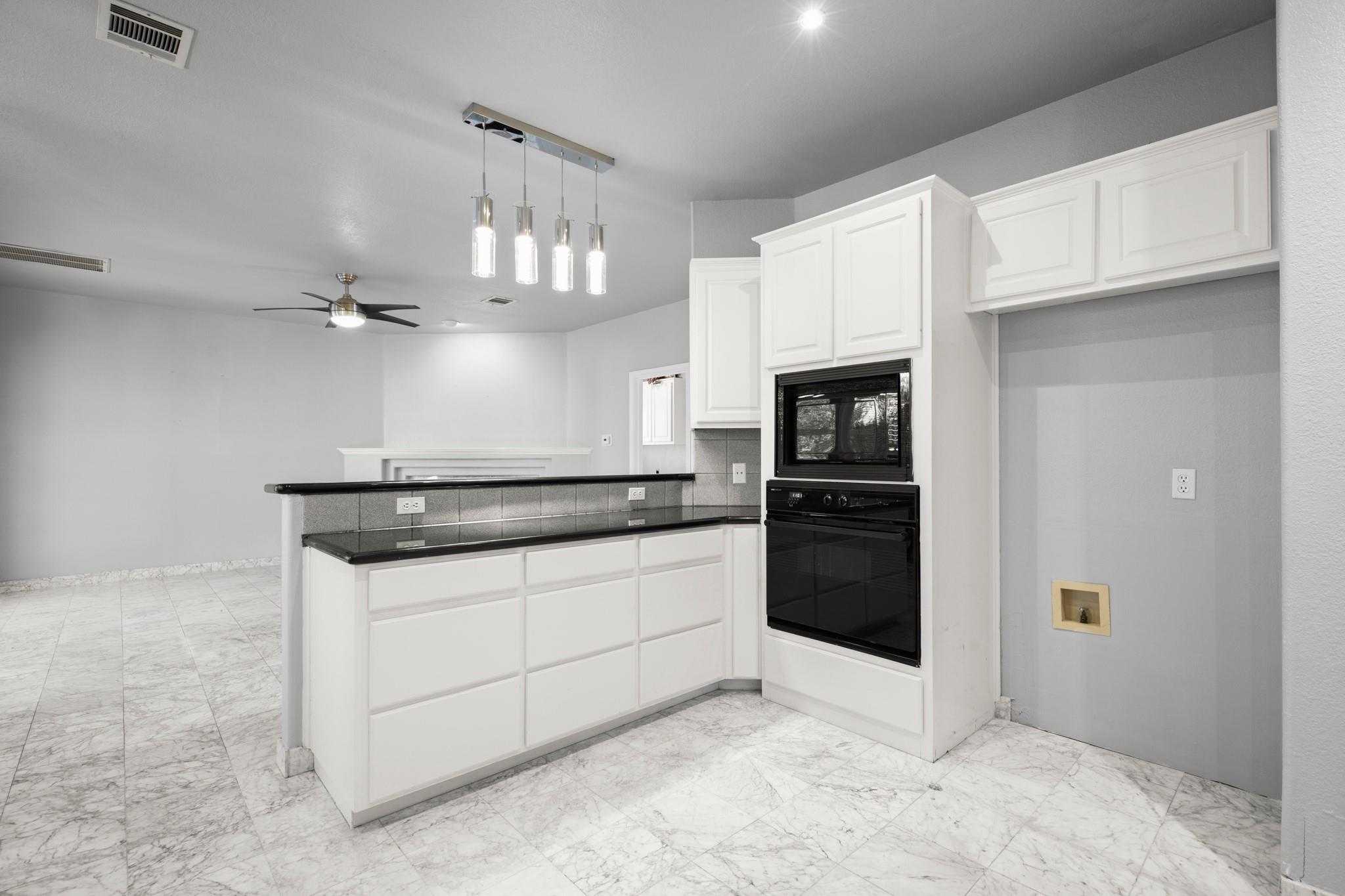 214 Hazeltine Dr, Lakeway, TX 78734