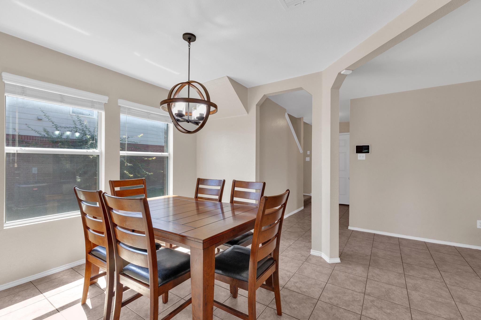 111 S Creekbend Dr, Hutto, TX 78634