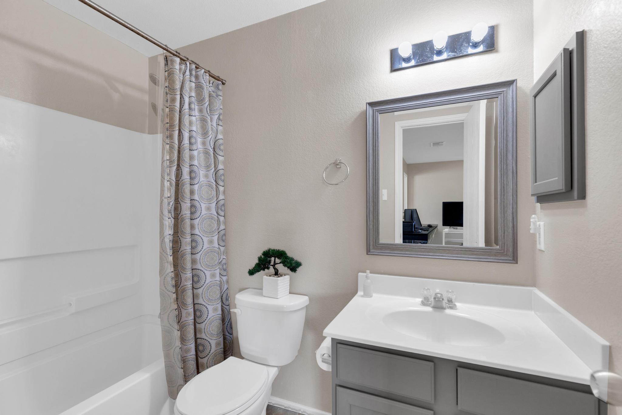 111 S Creekbend Dr, Hutto, TX 78634