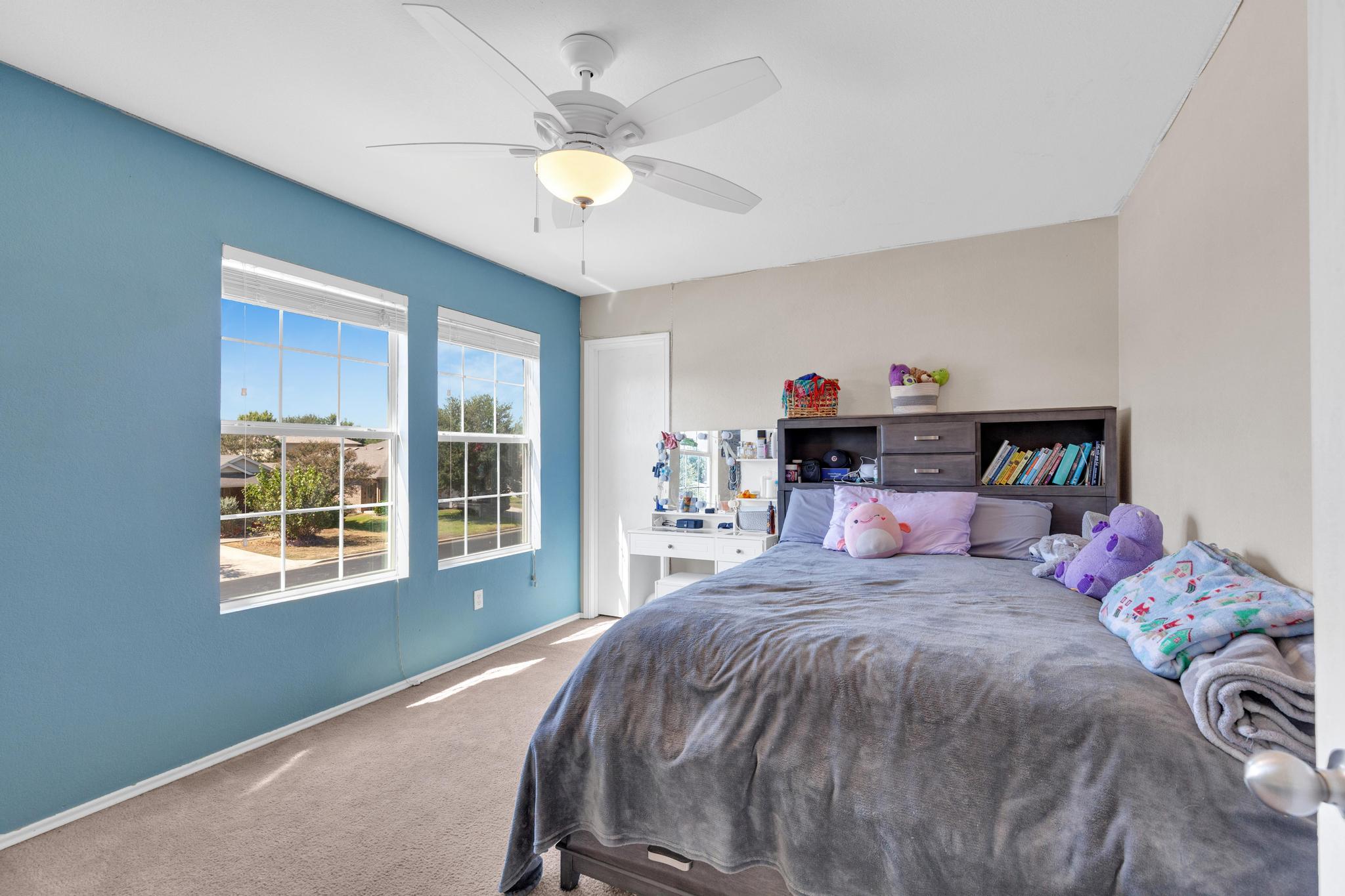 111 S Creekbend Dr, Hutto, TX 78634