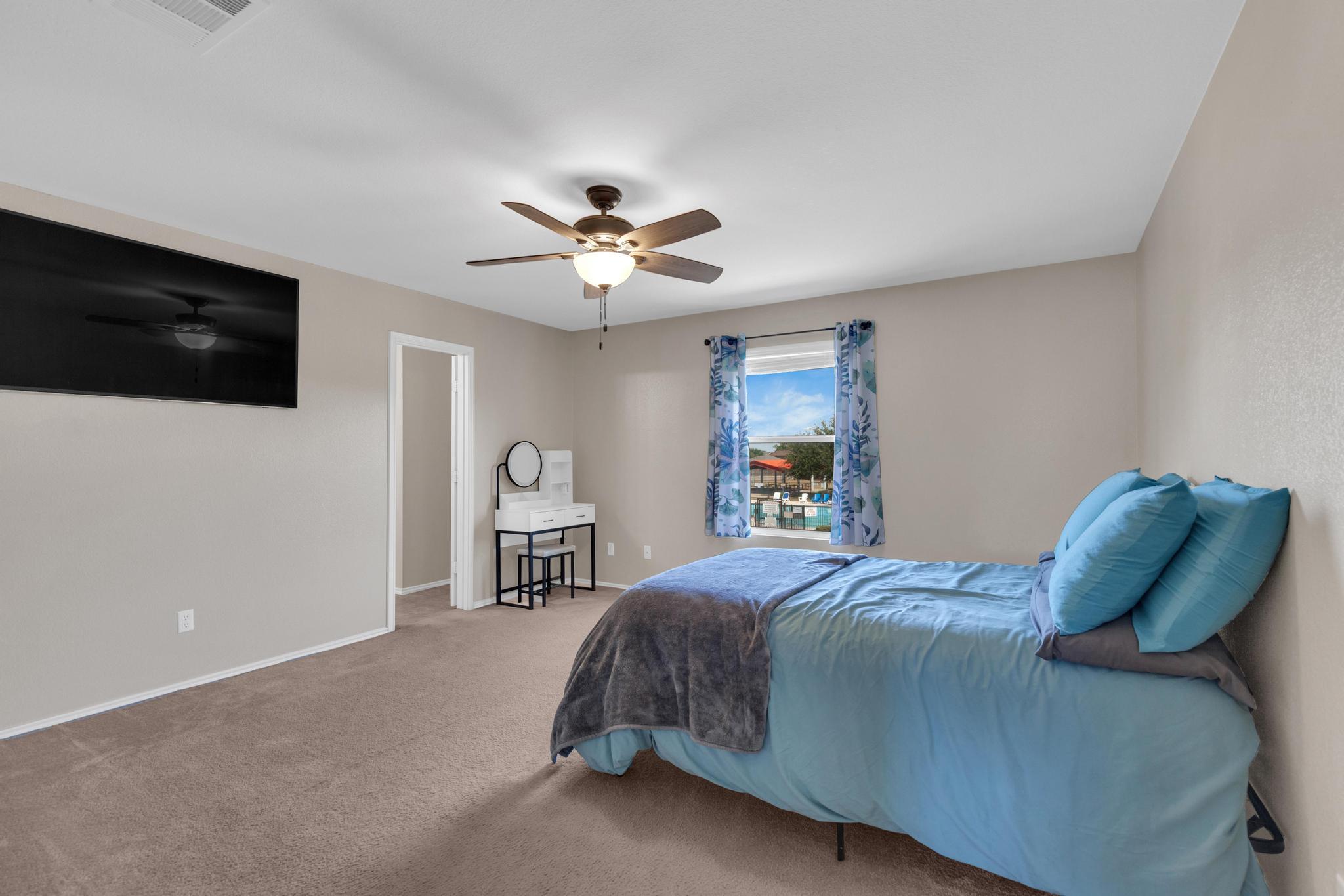 111 S Creekbend Dr, Hutto, TX 78634