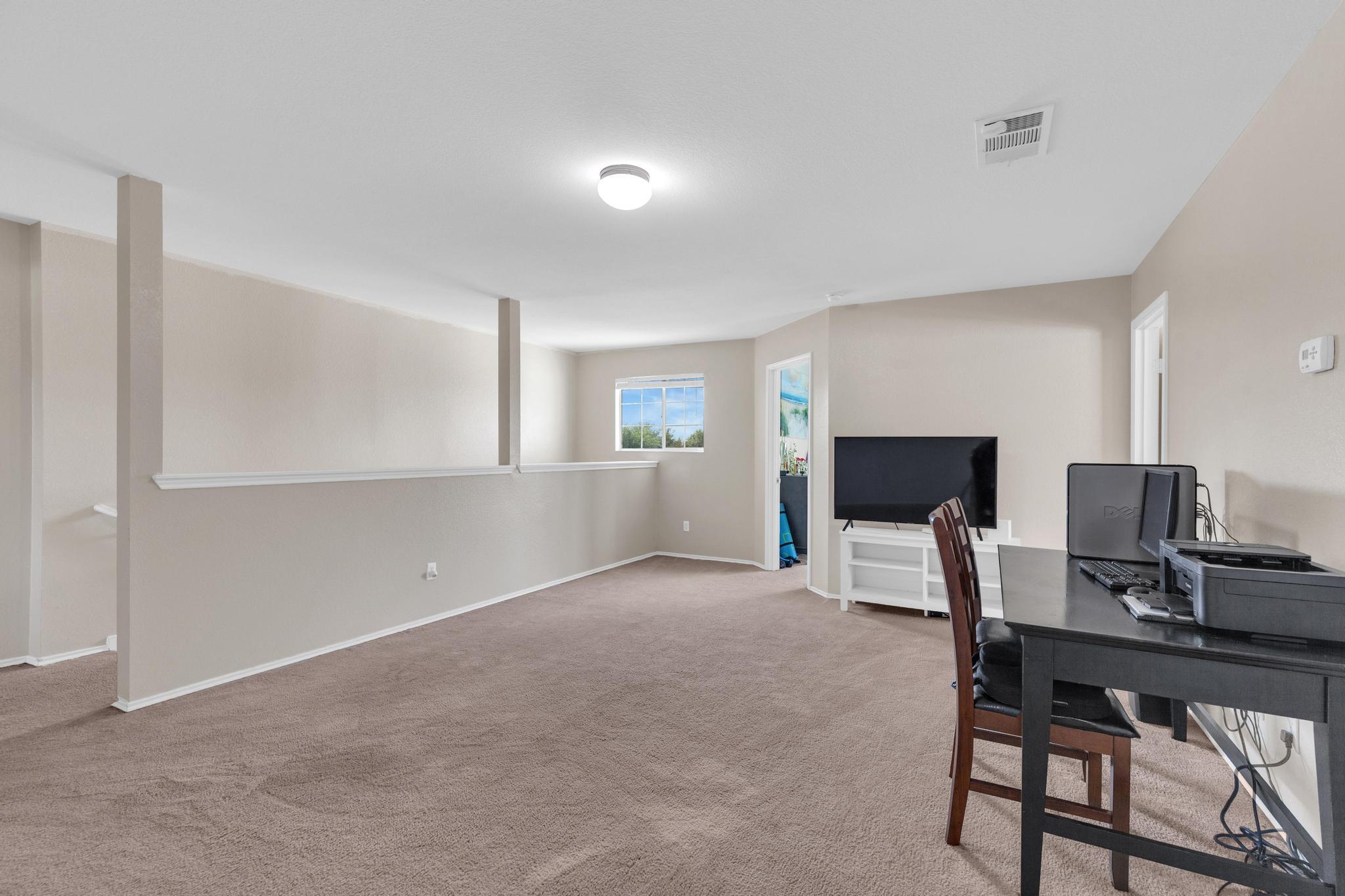 111 S Creekbend Dr, Hutto, TX 78634