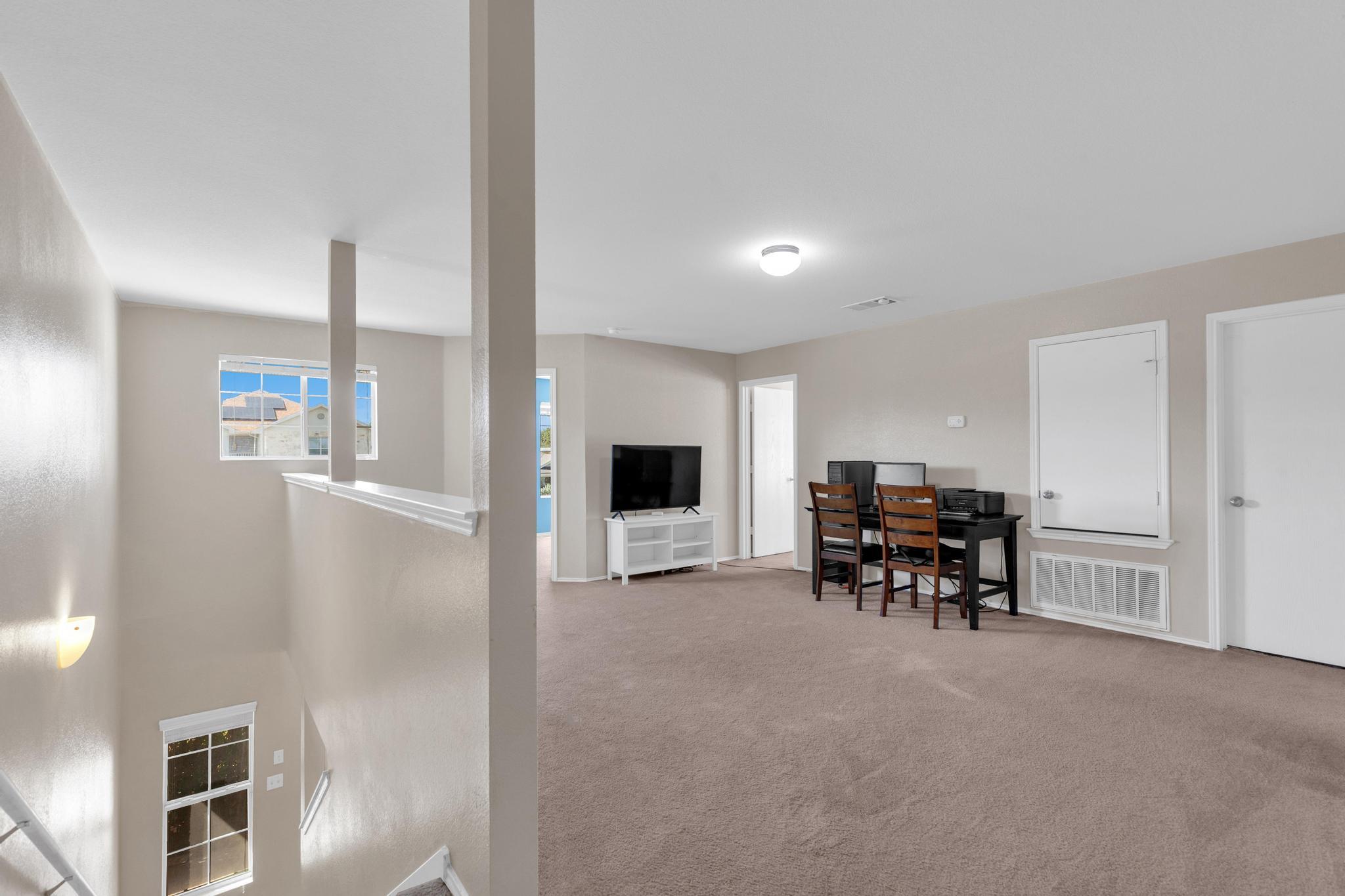 111 S Creekbend Dr, Hutto, TX 78634