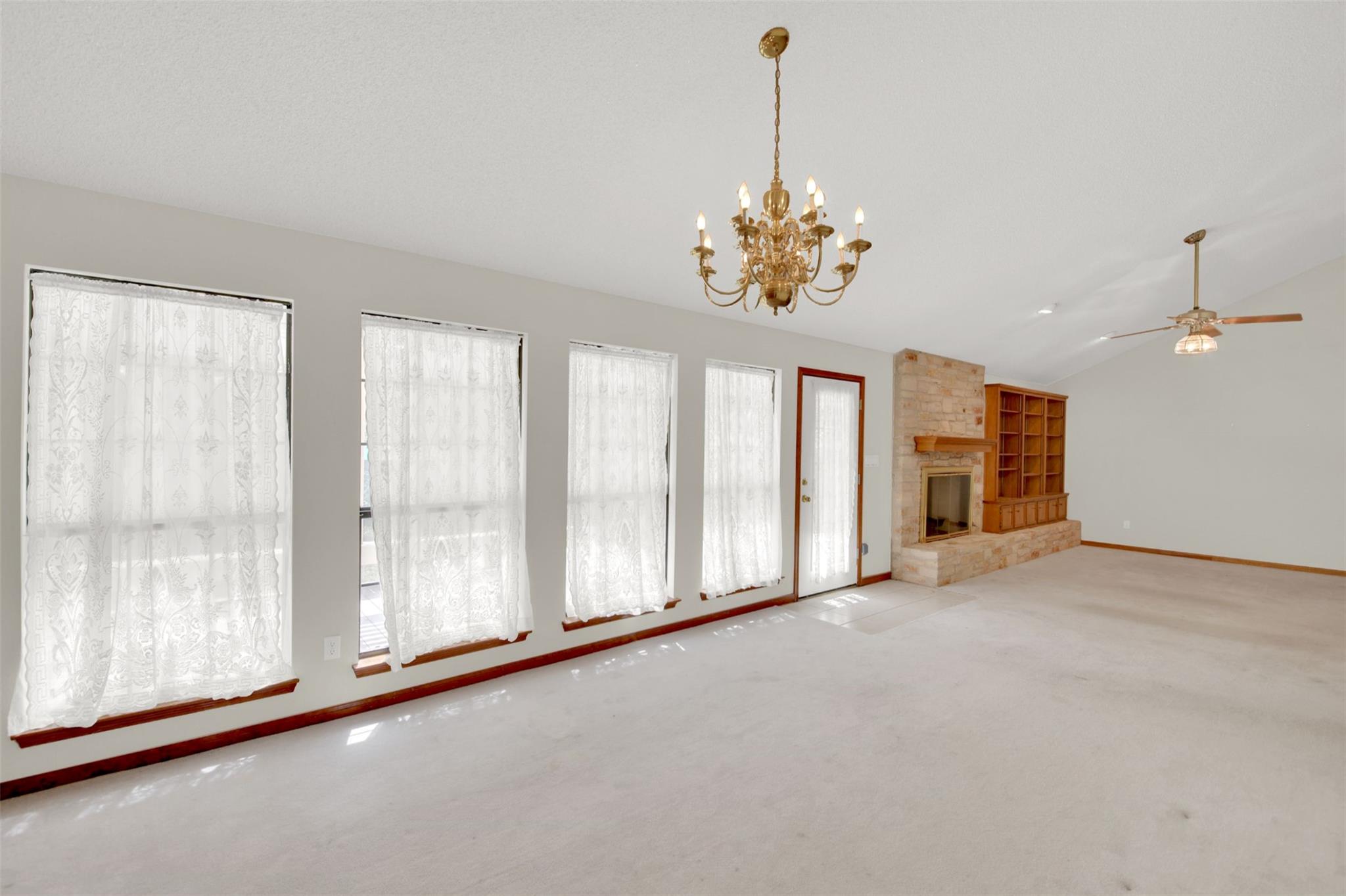 1403 Stone Ridge Dr, Taylor, TX 76574