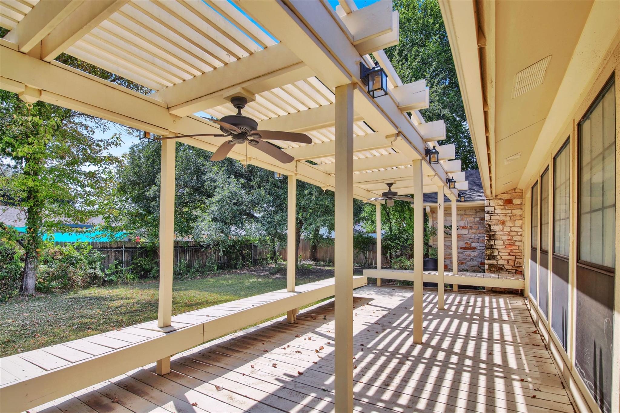 1403 Stone Ridge Dr, Taylor, TX 76574