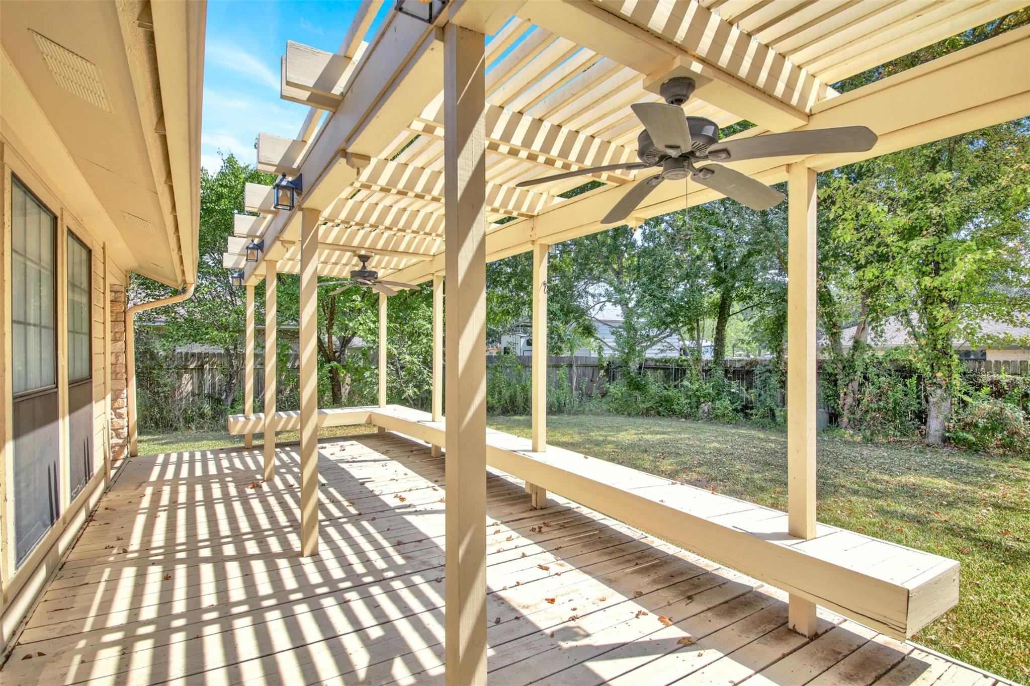 1403 Stone Ridge Dr, Taylor, TX 76574