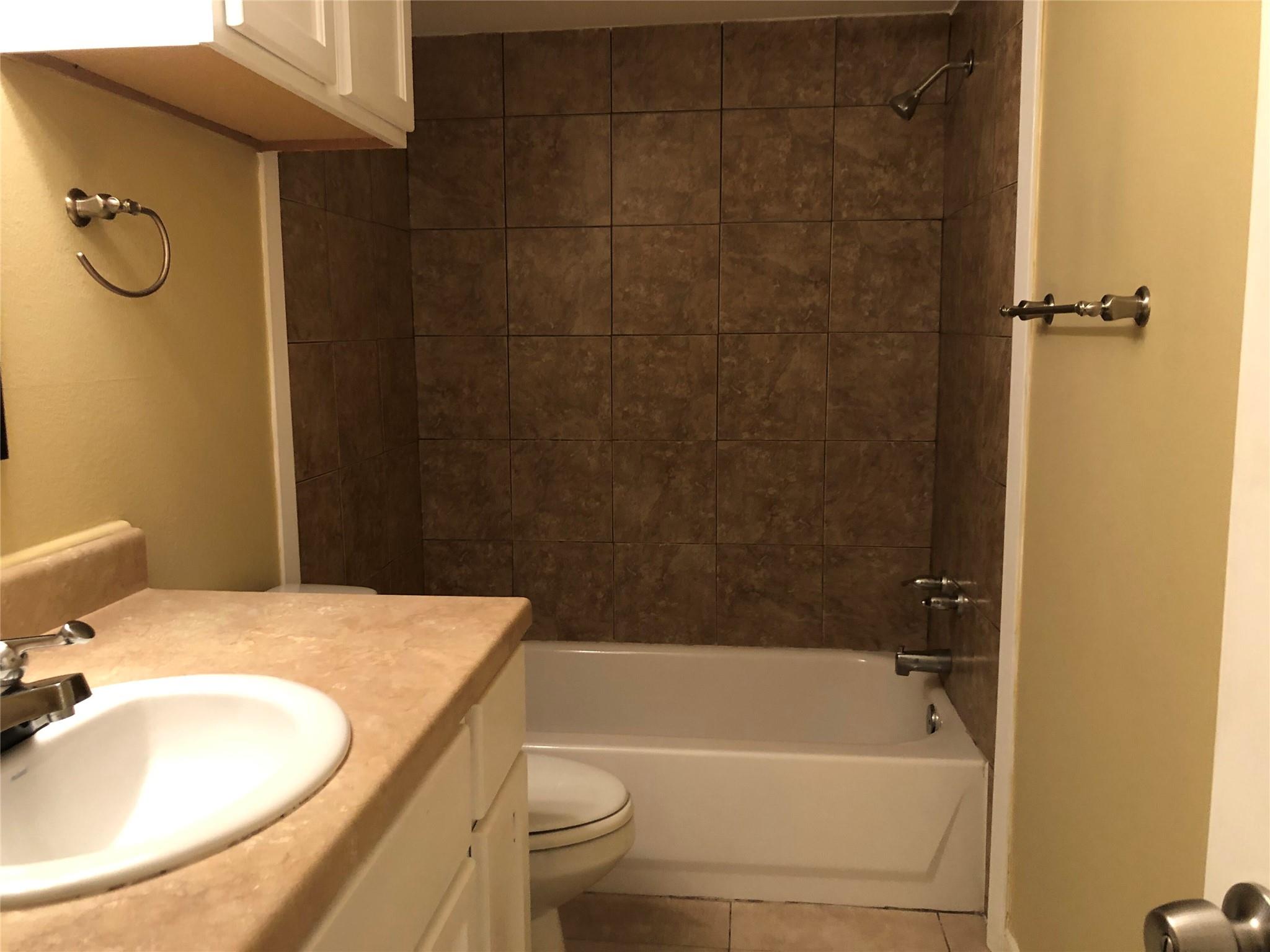 1000 W 26th St # 106, Austin, TX 78705