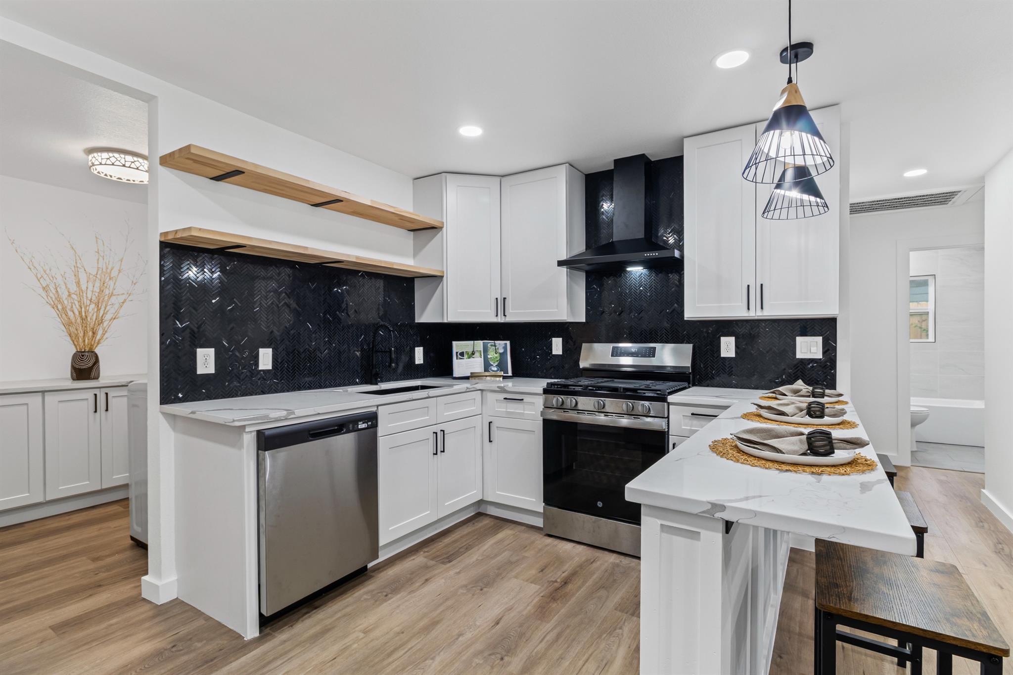 1601 N Redondo Dr, Austin, TX 78721