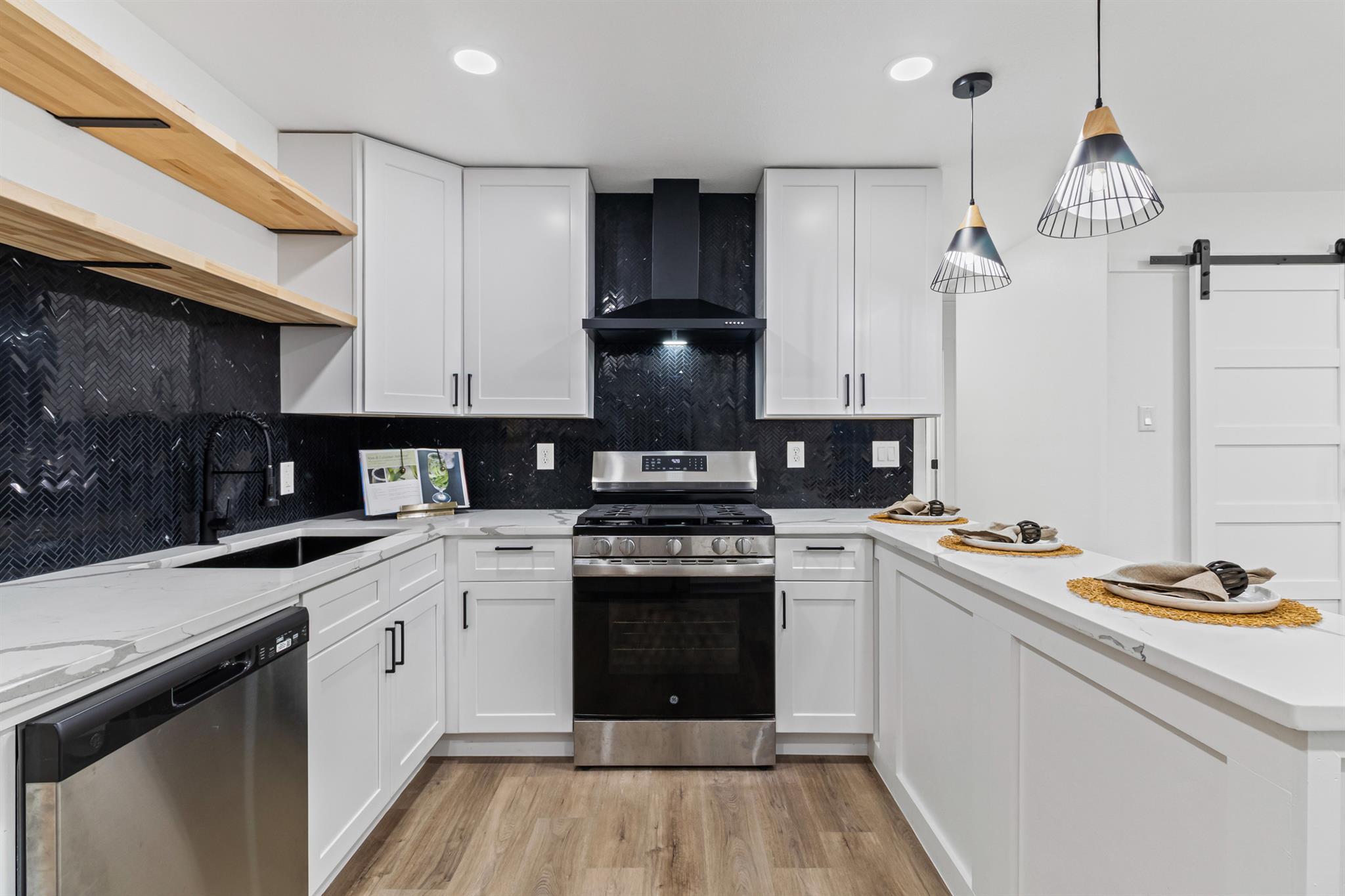 1601 N Redondo Dr, Austin, TX 78721